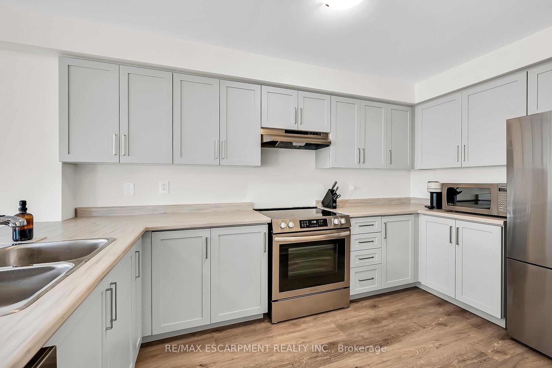 Photo 14 of 22 Dryden Lane, Hamilton, McQuesten — HOMEH