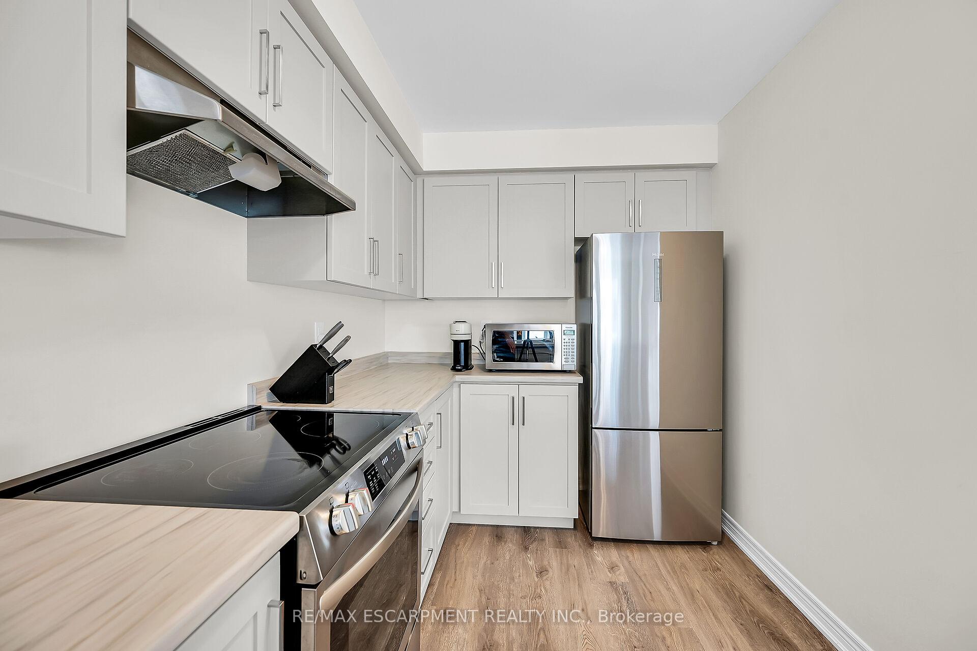 Photo 9 of 22 Dryden Lane, Hamilton, McQuesten — HOMEH