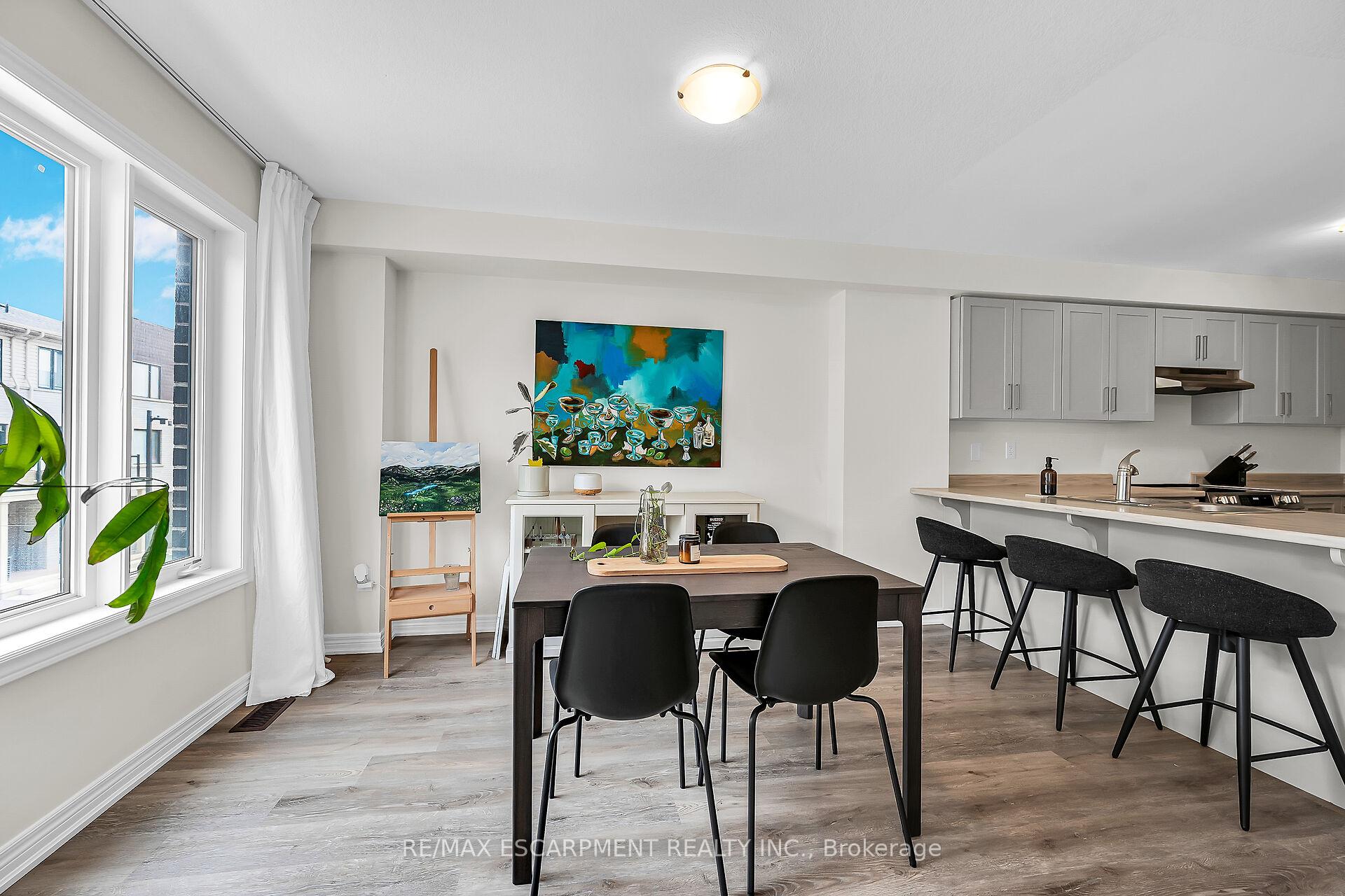 Photo 12 of 22 Dryden Lane, Hamilton, McQuesten — HOMEH