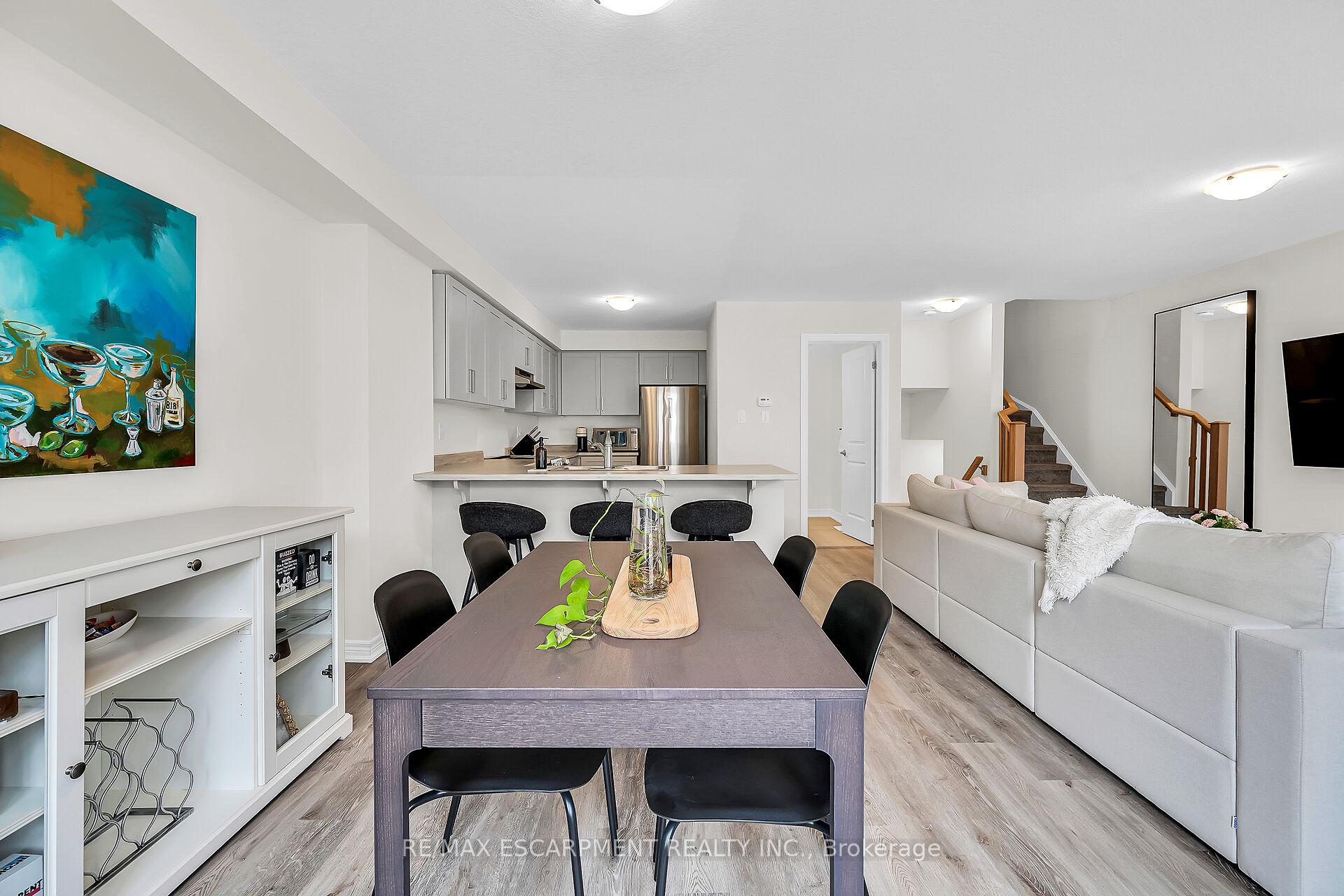 Photo 10 of 22 Dryden Lane, Hamilton, McQuesten — HOMEH