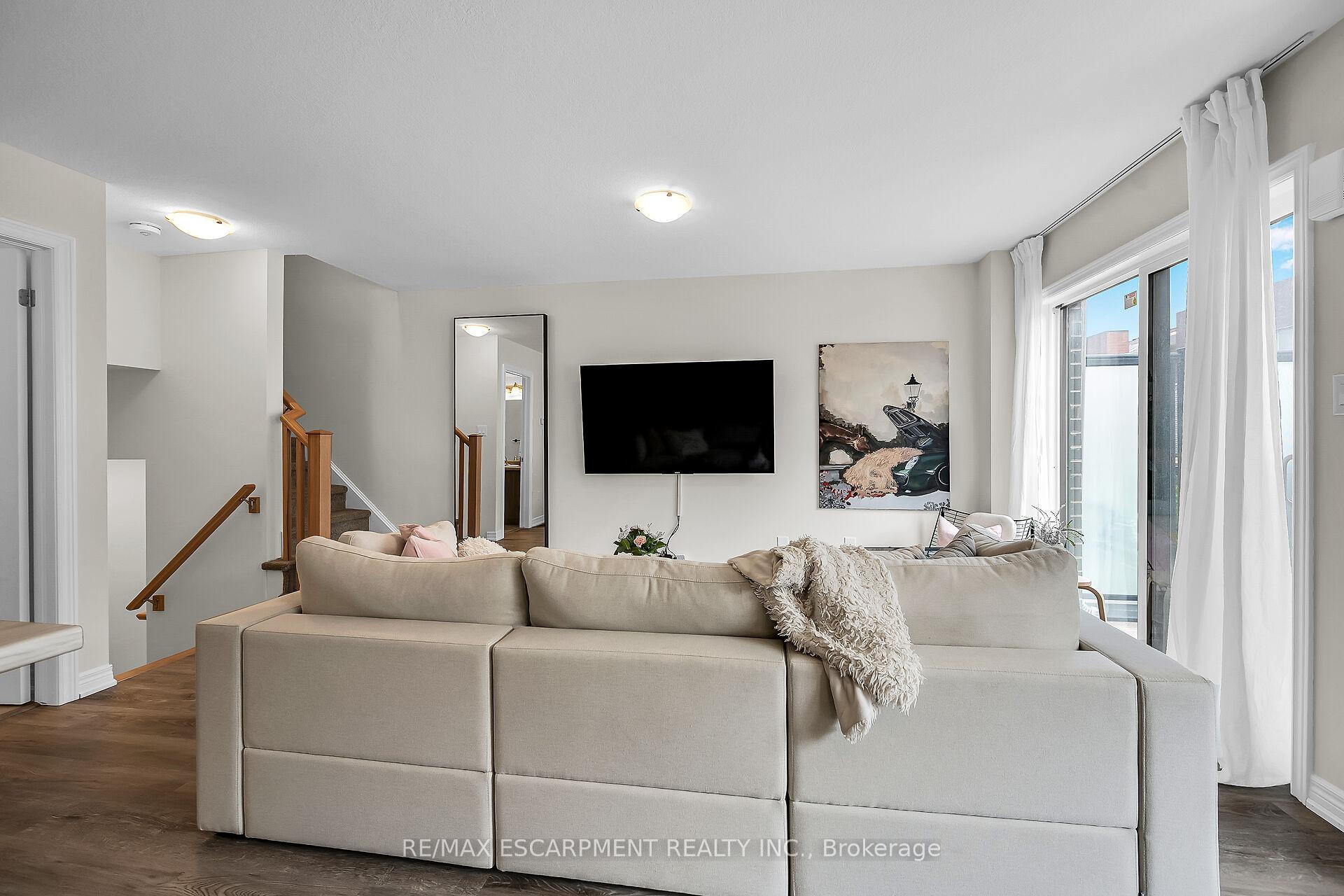 Photo 19 of 22 Dryden Lane, Hamilton, McQuesten — HOMEH