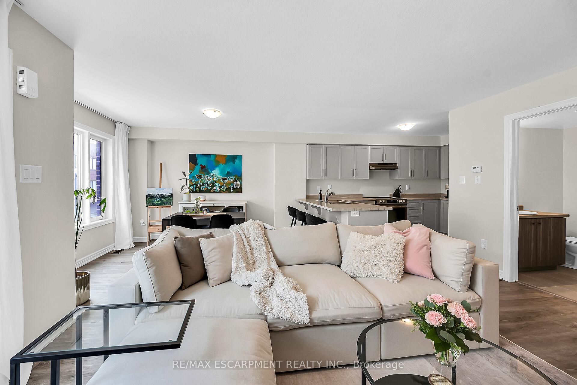 Photo 21 of 22 Dryden Lane, Hamilton, McQuesten — HOMEH