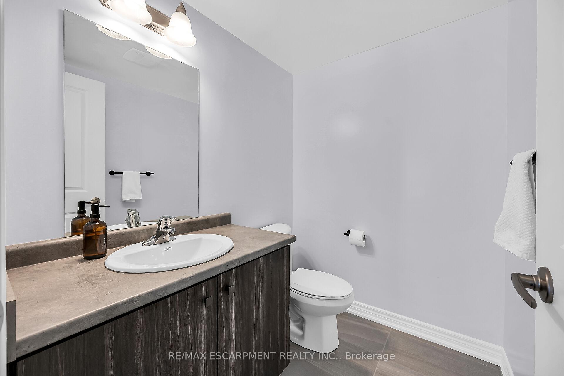 Photo 20 of 22 Dryden Lane, Hamilton, McQuesten — HOMEH