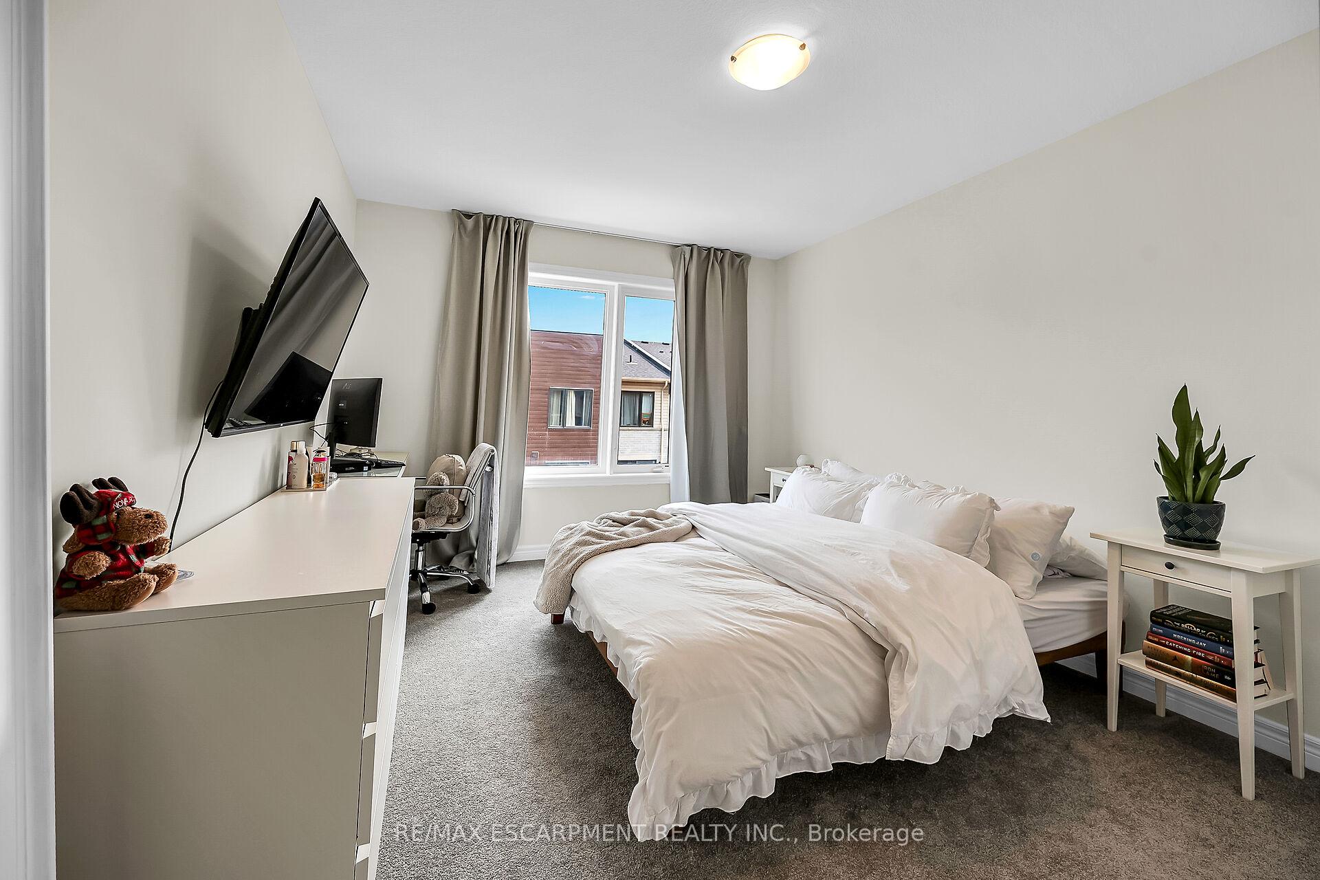 Photo 26 of 22 Dryden Lane, Hamilton, McQuesten — HOMEH