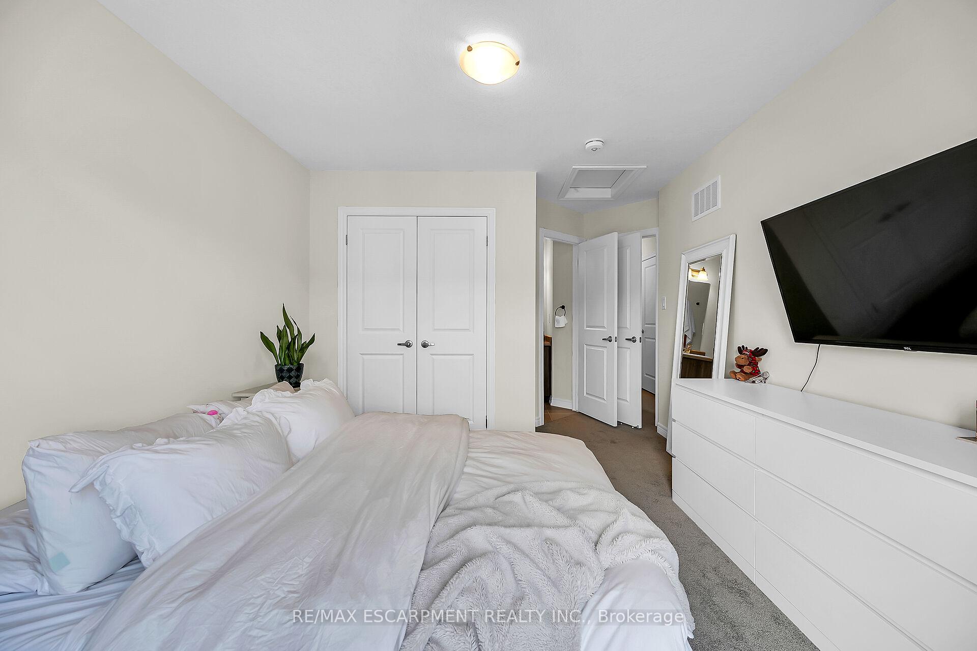 Photo 25 of 22 Dryden Lane, Hamilton, McQuesten — HOMEH
