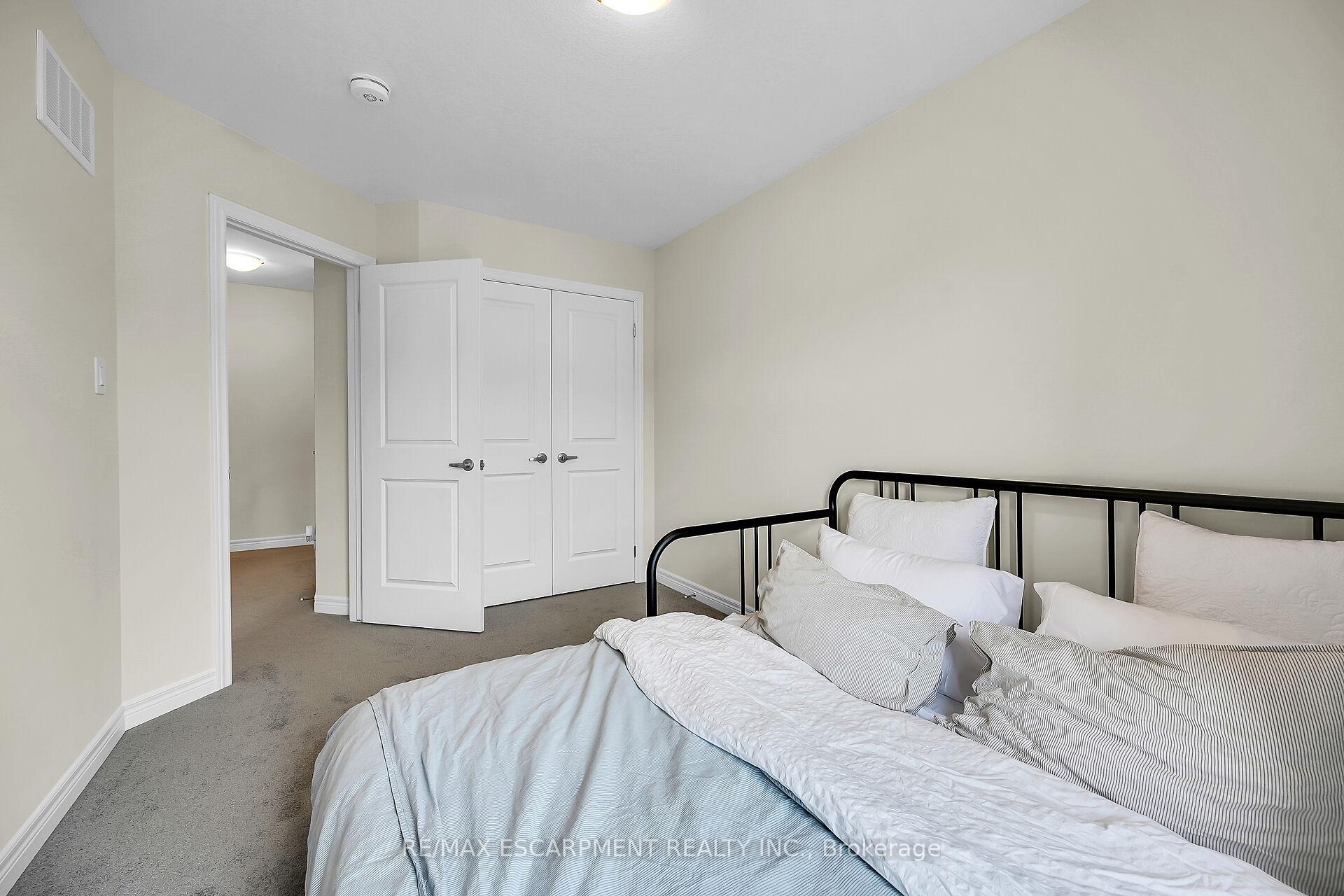 Photo 32 of 22 Dryden Lane, Hamilton, McQuesten — HOMEH