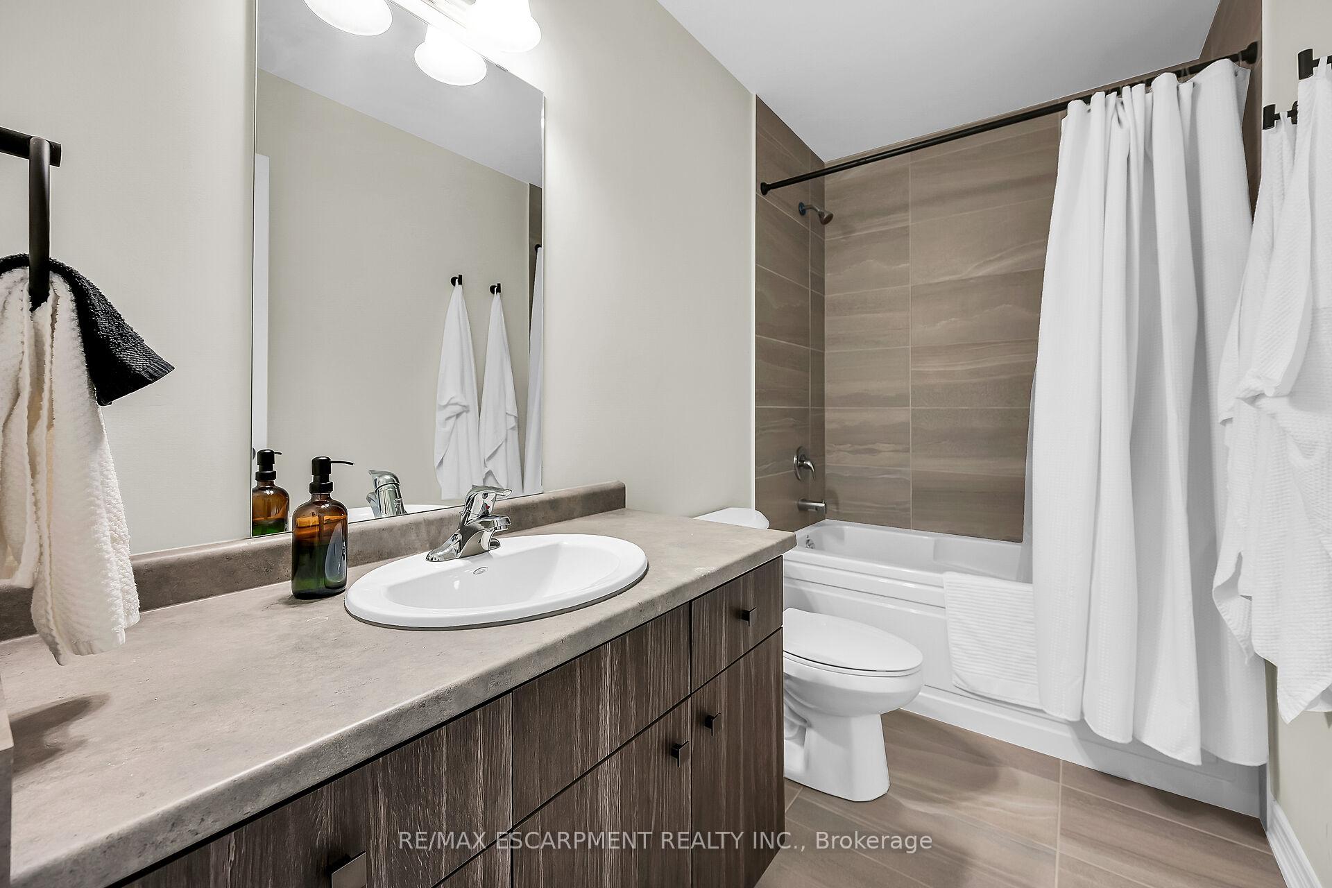 Photo 30 of 22 Dryden Lane, Hamilton, McQuesten — HOMEH