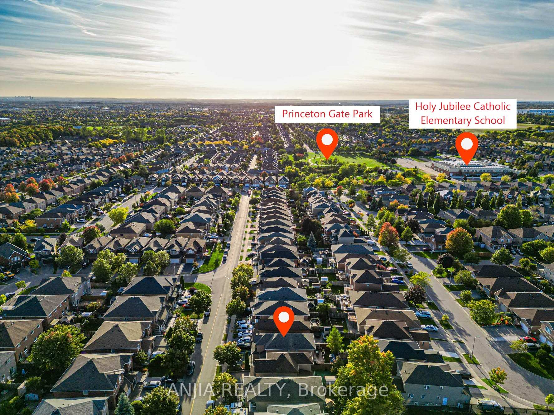Photo 3 of 97 Blackthorn Drive, Vaughan, Maple — HOMEH