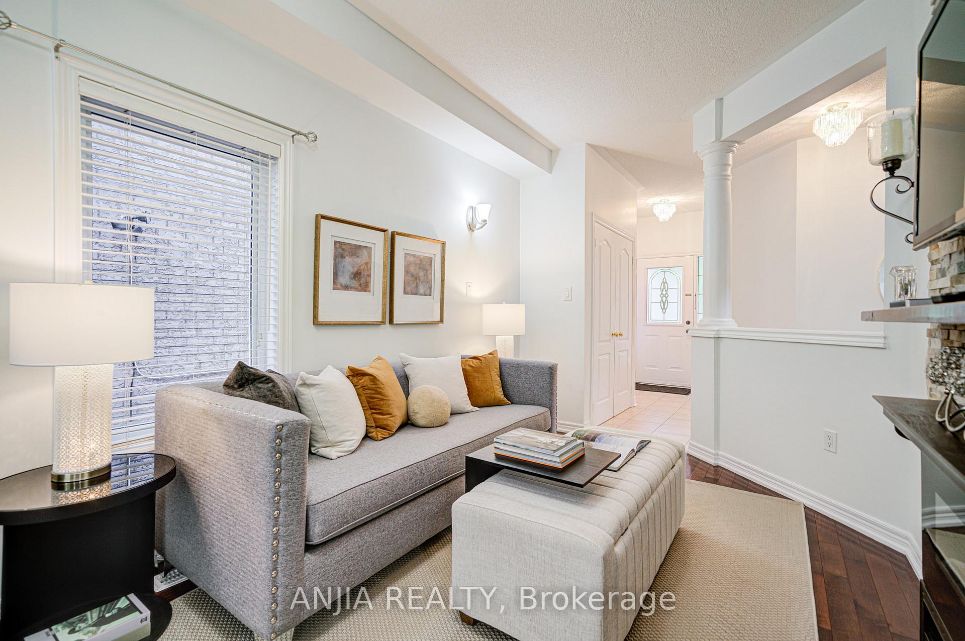 Photo 10 of 97 Blackthorn Drive, Vaughan, Maple — HOMEH