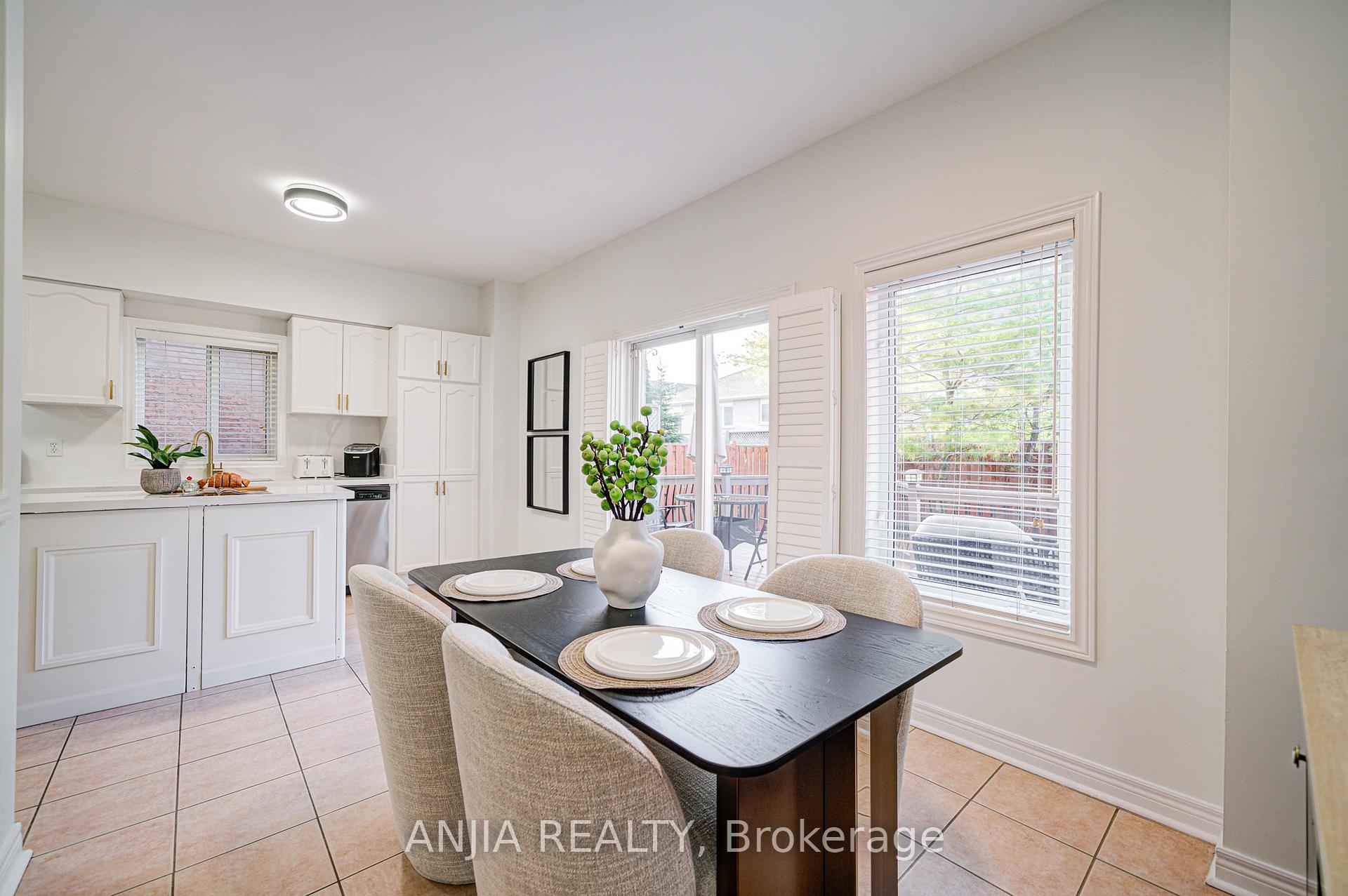 Photo 16 of 97 Blackthorn Drive, Vaughan, Maple — HOMEH