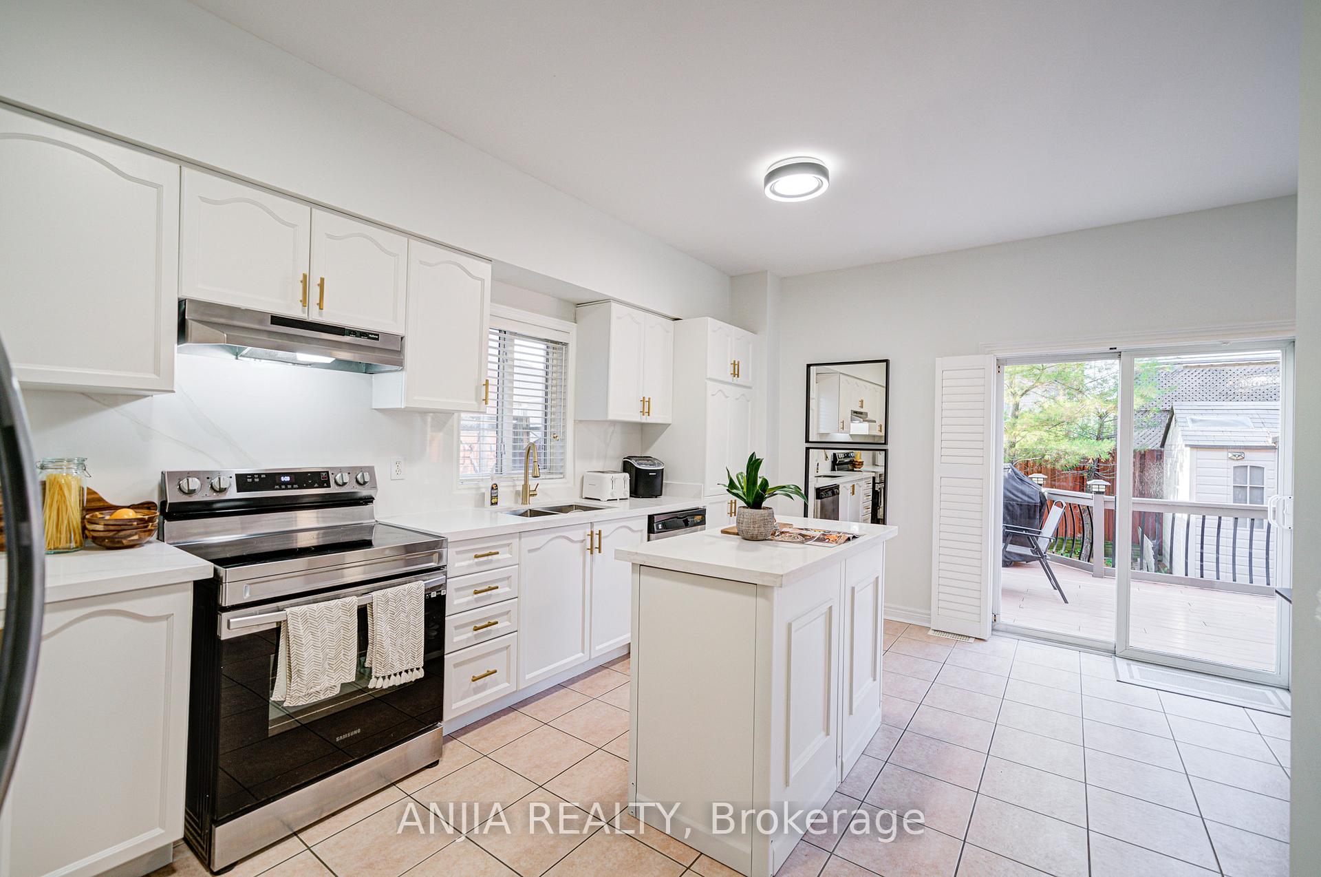 Photo 15 of 97 Blackthorn Drive, Vaughan, Maple — HOMEH