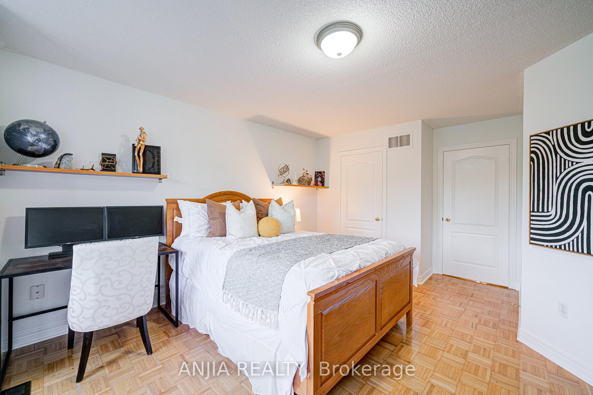 Photo 11 of 97 Blackthorn Drive, Vaughan, Maple — HOMEH