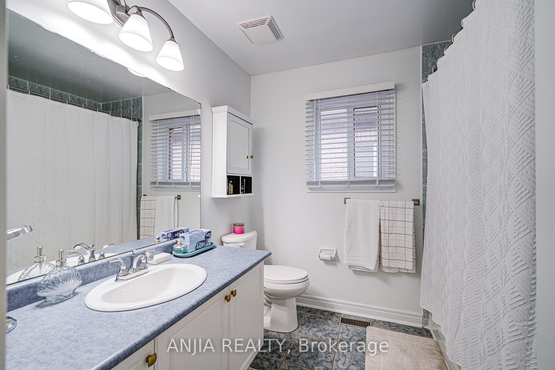 Photo 21 of 97 Blackthorn Drive, Vaughan, Maple — HOMEH