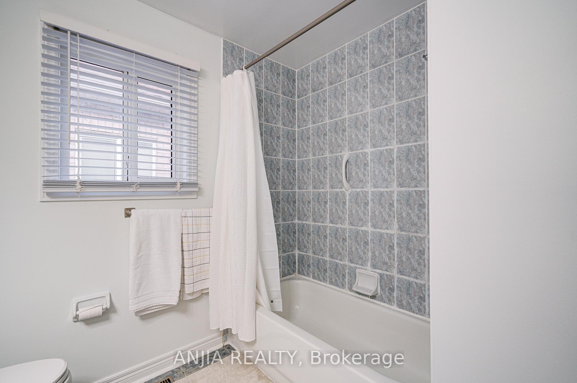 Photo 36 of 97 Blackthorn Drive, Vaughan, Maple — HOMEH
