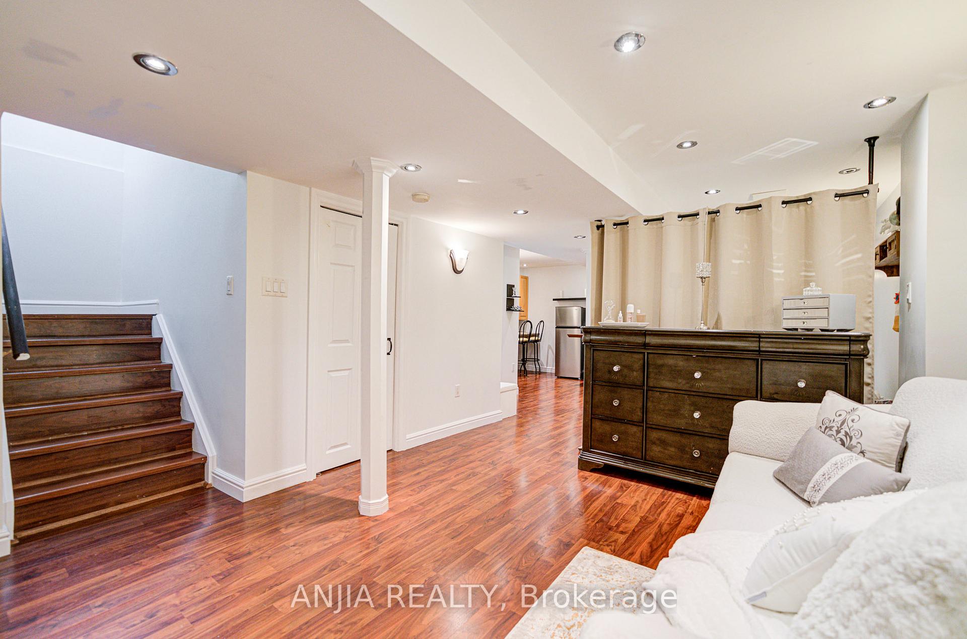 Photo 29 of 97 Blackthorn Drive, Vaughan, Maple — HOMEH