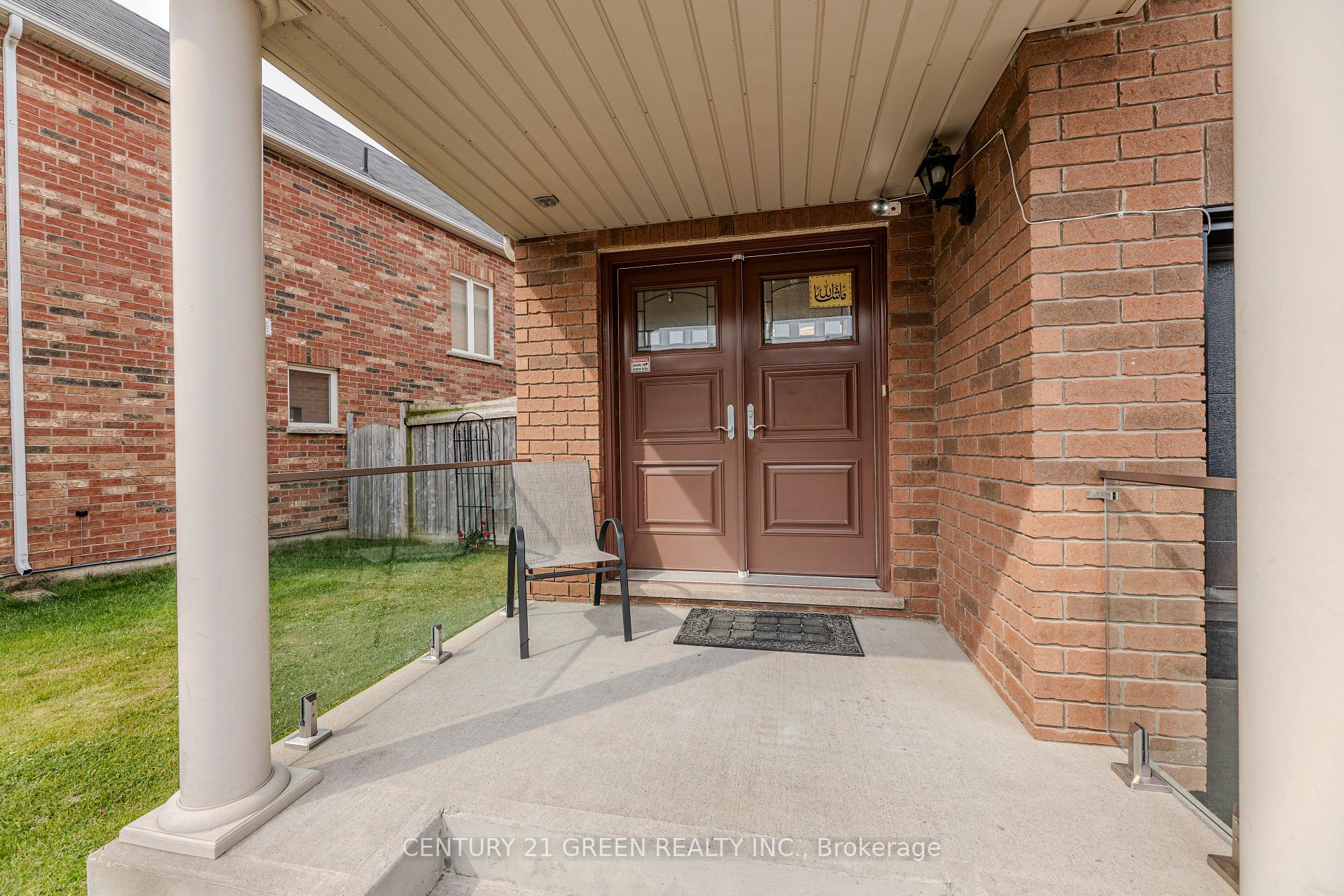 Photo 4 of 18 Summit Drive, Vaughan, Vellore Village — HOMEH