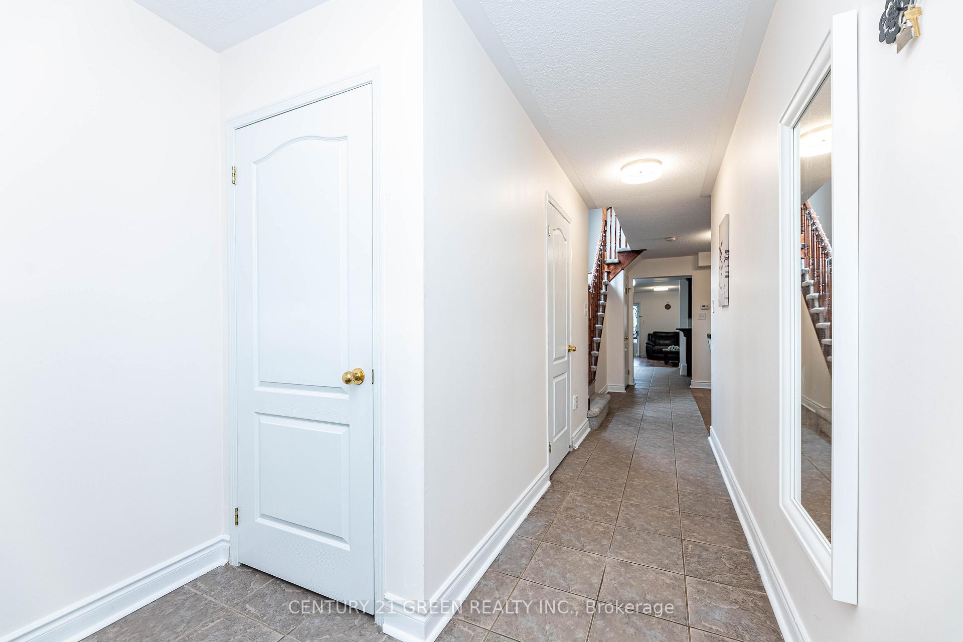 Photo 5 of 18 Summit Drive, Vaughan, Vellore Village — HOMEH