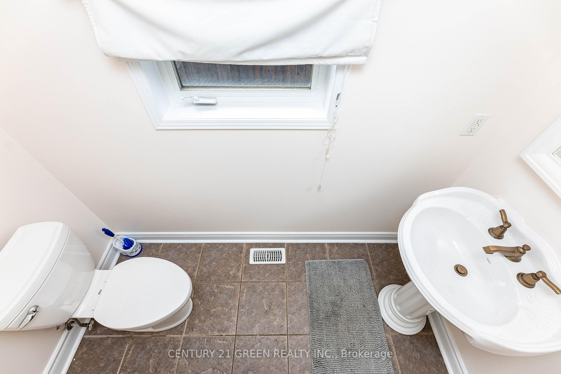 Photo 2 of 18 Summit Drive, Vaughan, Vellore Village — HOMEH