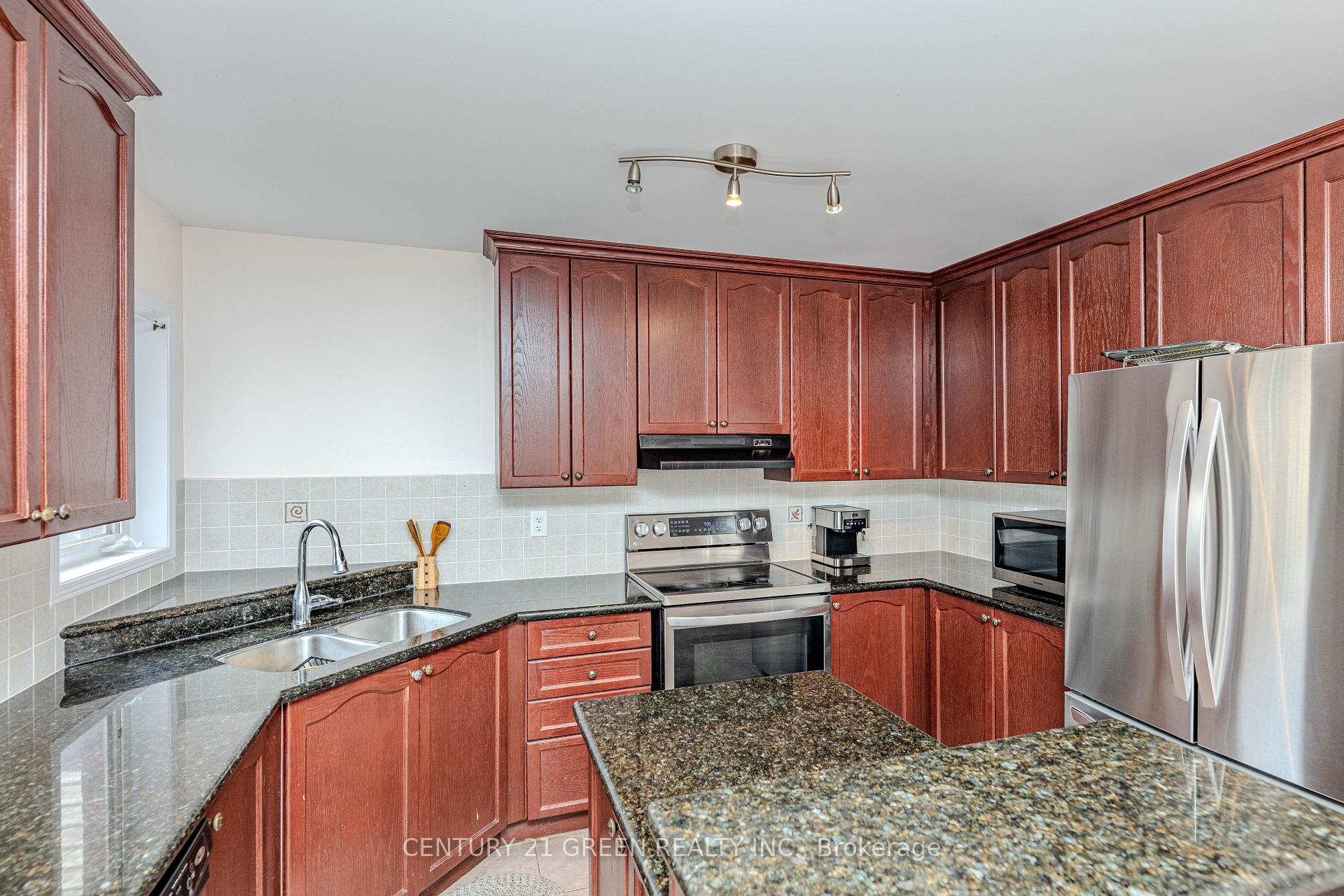 Photo 14 of 18 Summit Drive, Vaughan, Vellore Village — HOMEH