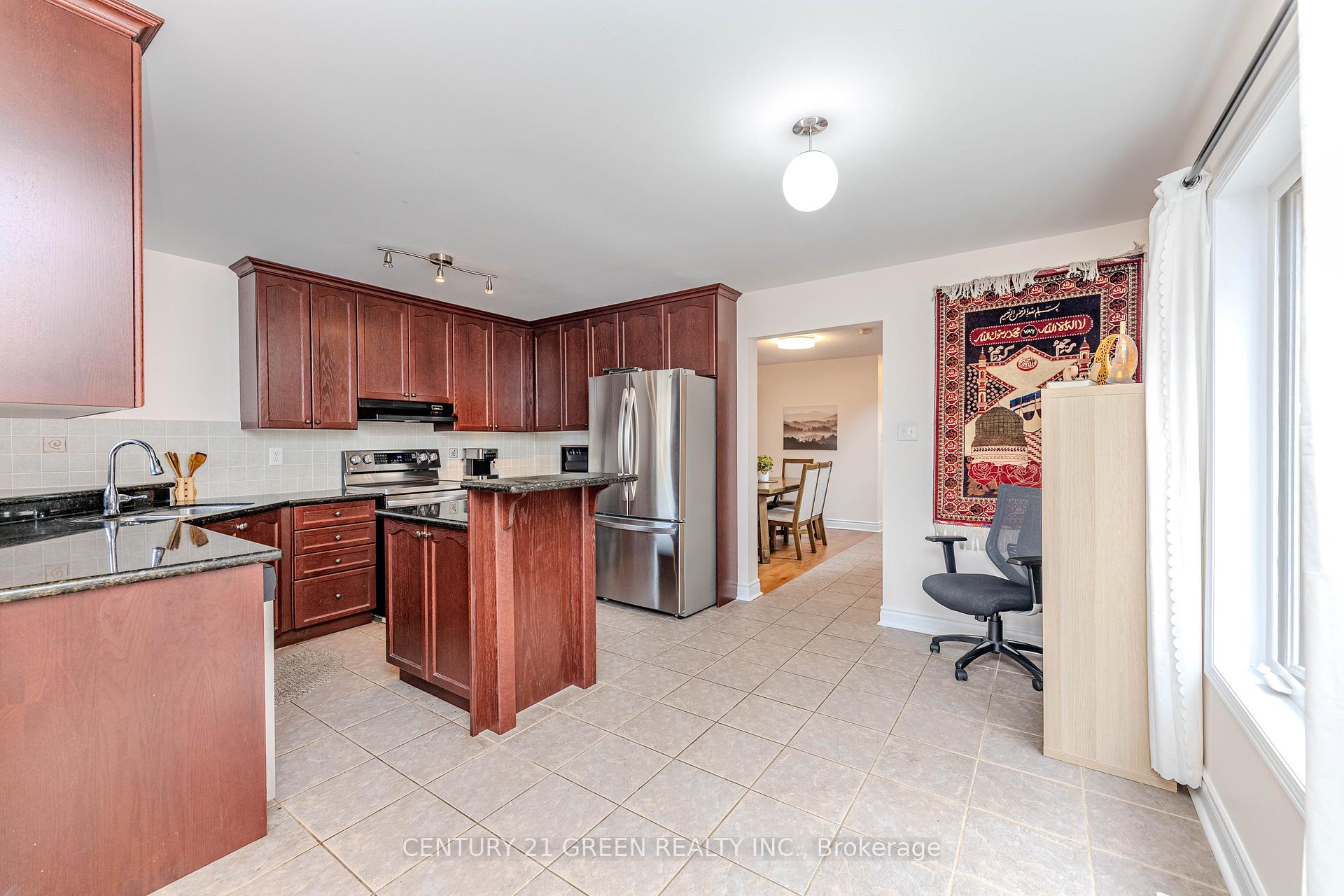 Photo 10 of 18 Summit Drive, Vaughan, Vellore Village — HOMEH
