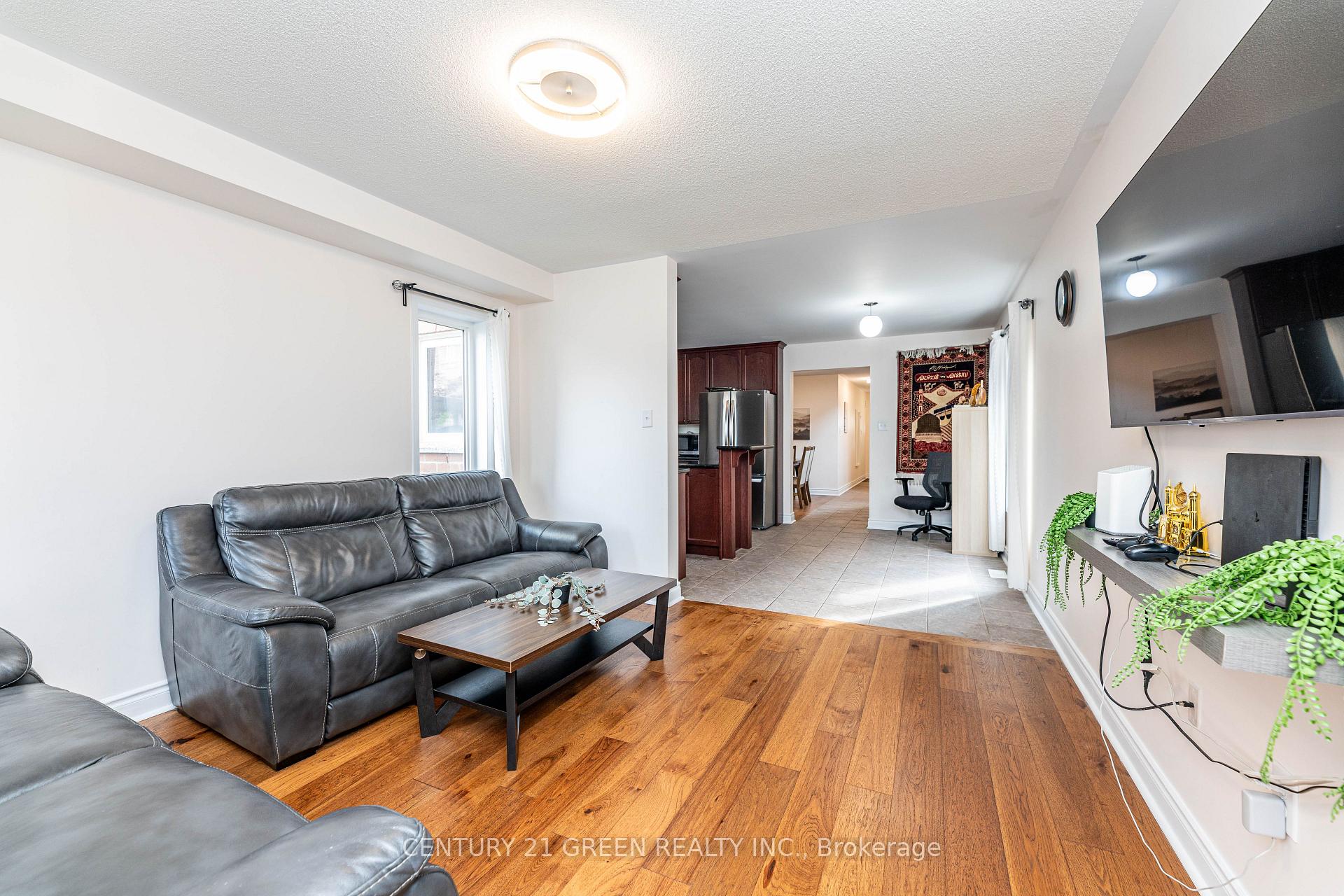 Photo 19 of 18 Summit Drive, Vaughan, Vellore Village — HOMEH