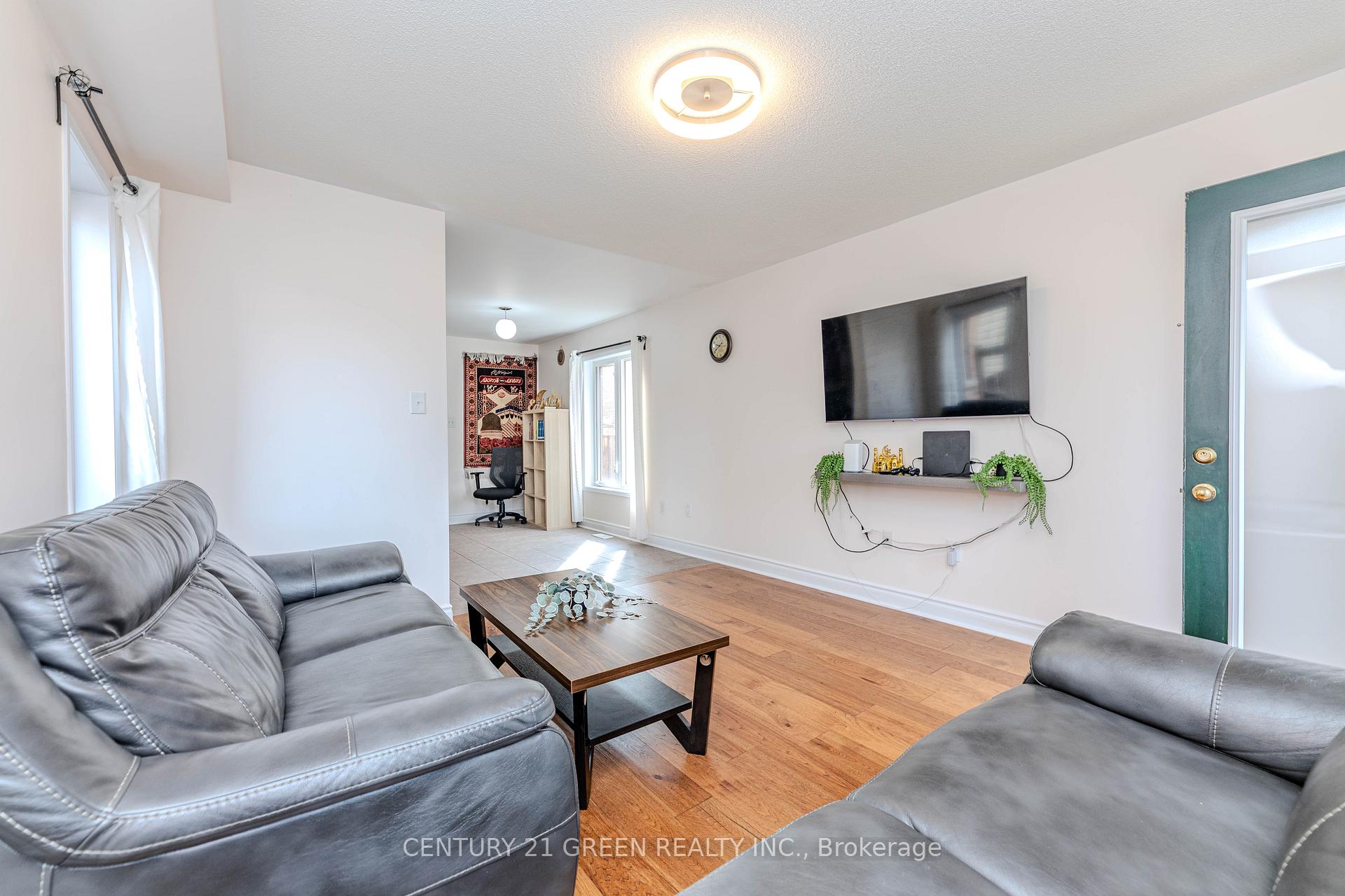 Photo 17 of 18 Summit Drive, Vaughan, Vellore Village — HOMEH