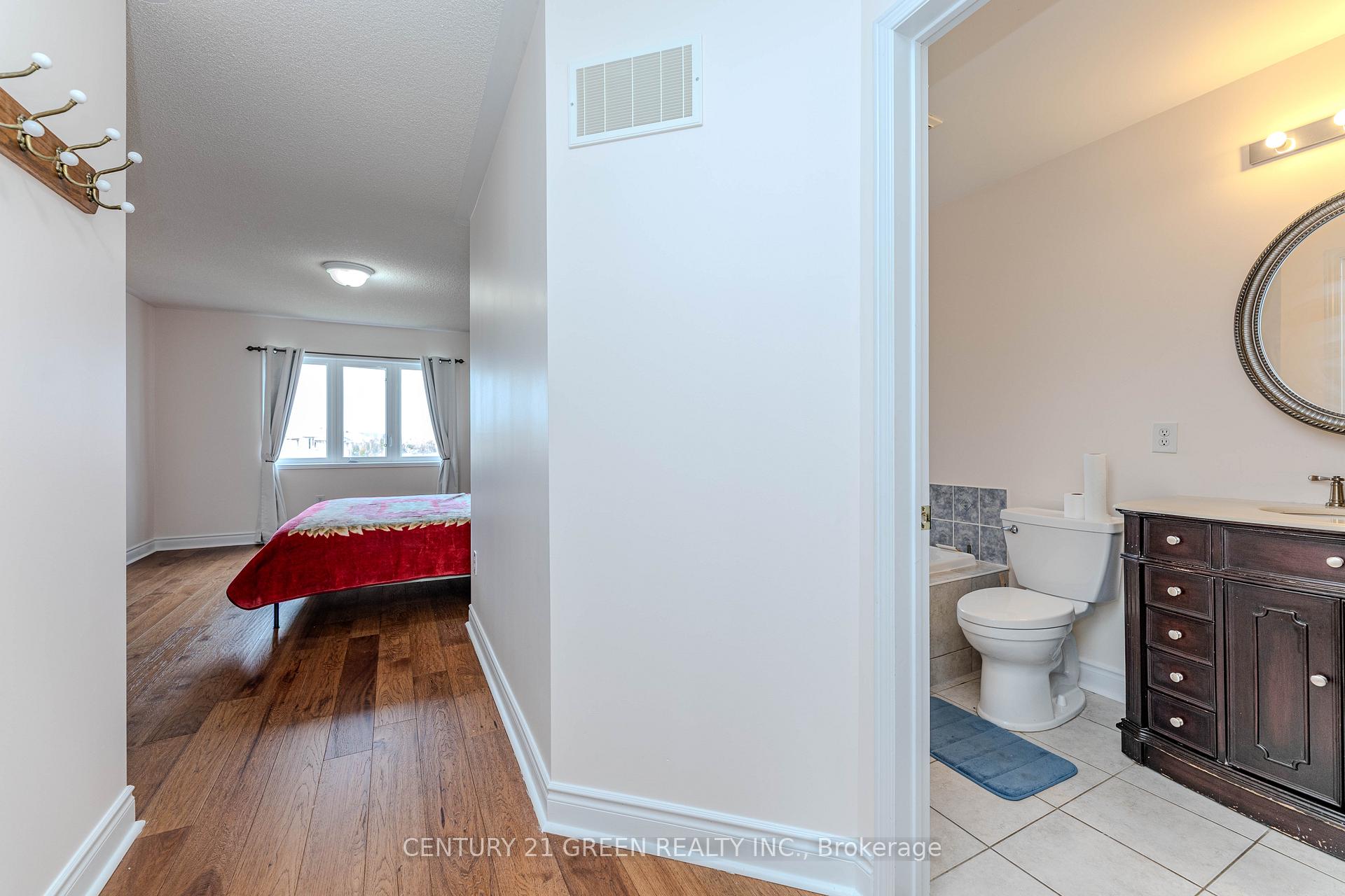 Photo 16 of 18 Summit Drive, Vaughan, Vellore Village — HOMEH
