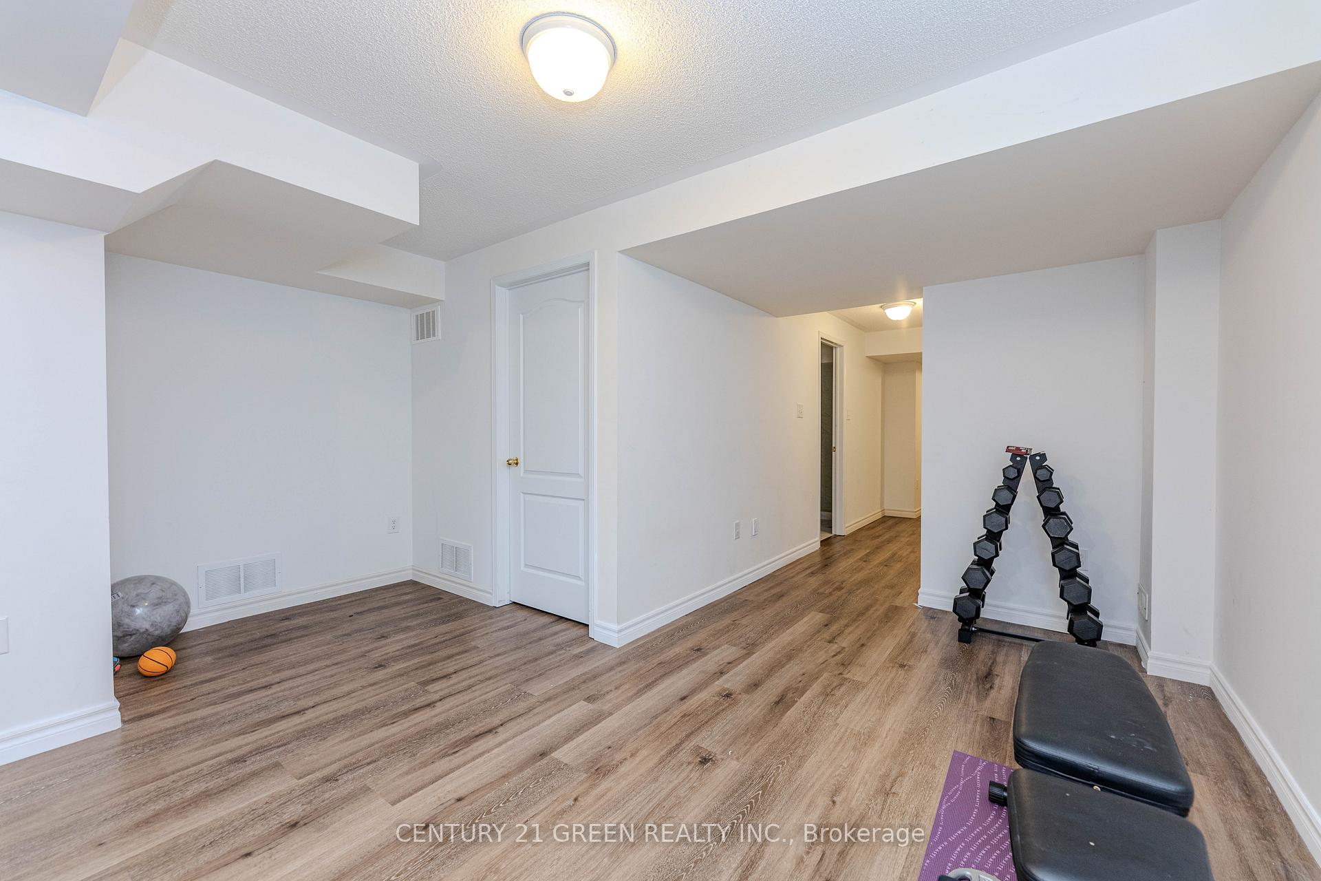 Photo 37 of 18 Summit Drive, Vaughan, Vellore Village — HOMEH