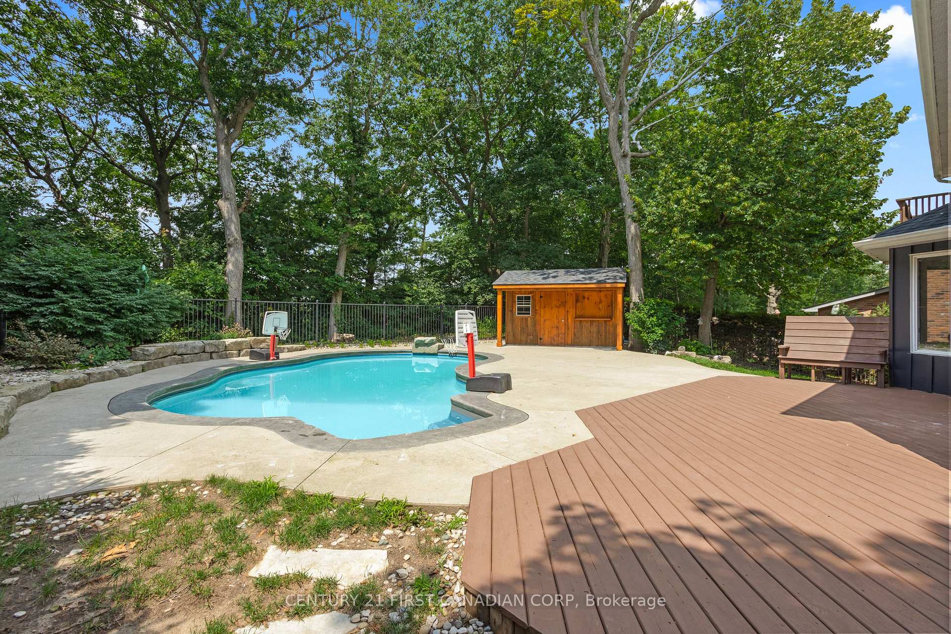 Photo 33 of 126 Parkview Drive, Thames Centre, Dorchester — HOMEH