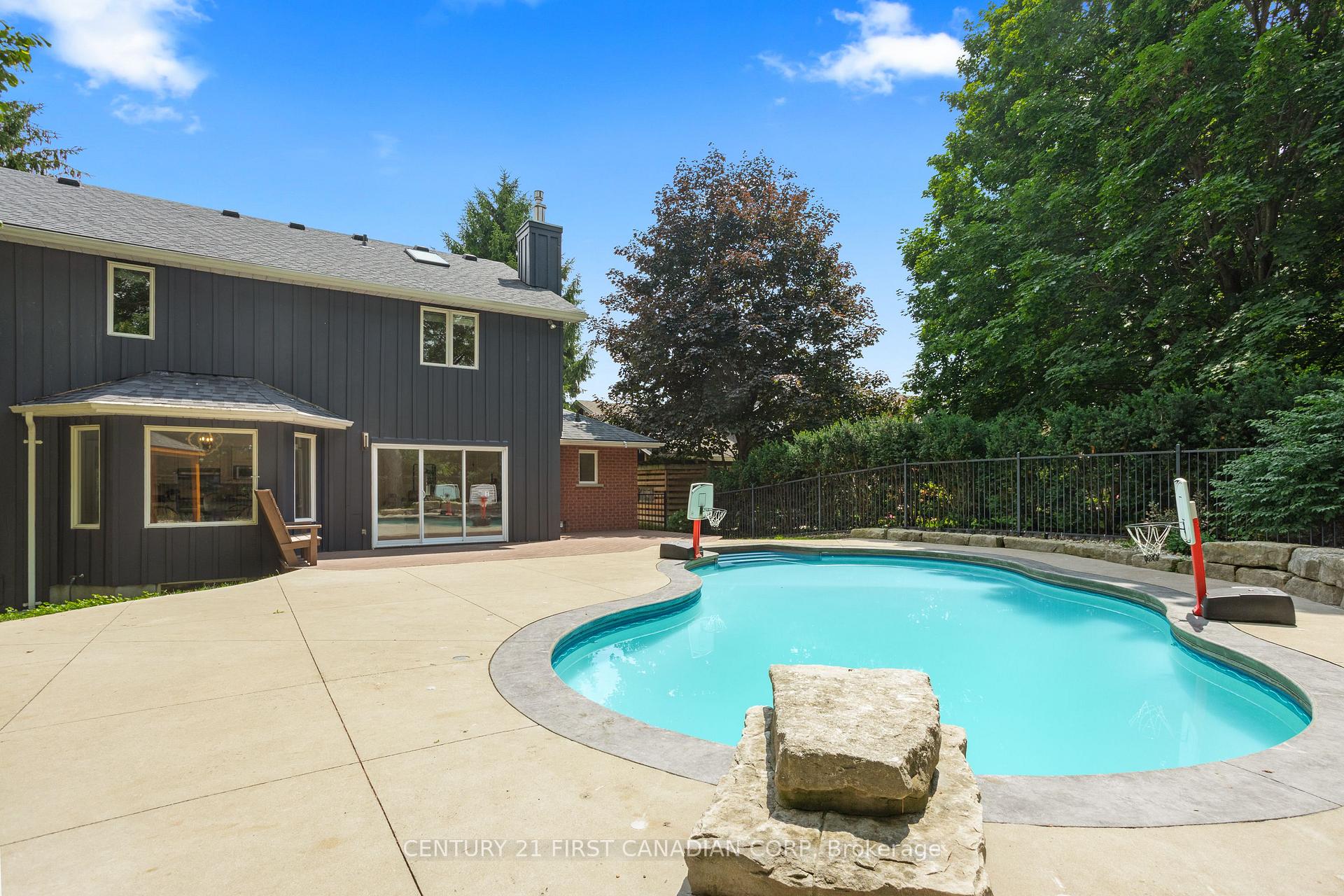 Photo 35 of 126 Parkview Drive, Thames Centre, Dorchester — HOMEH