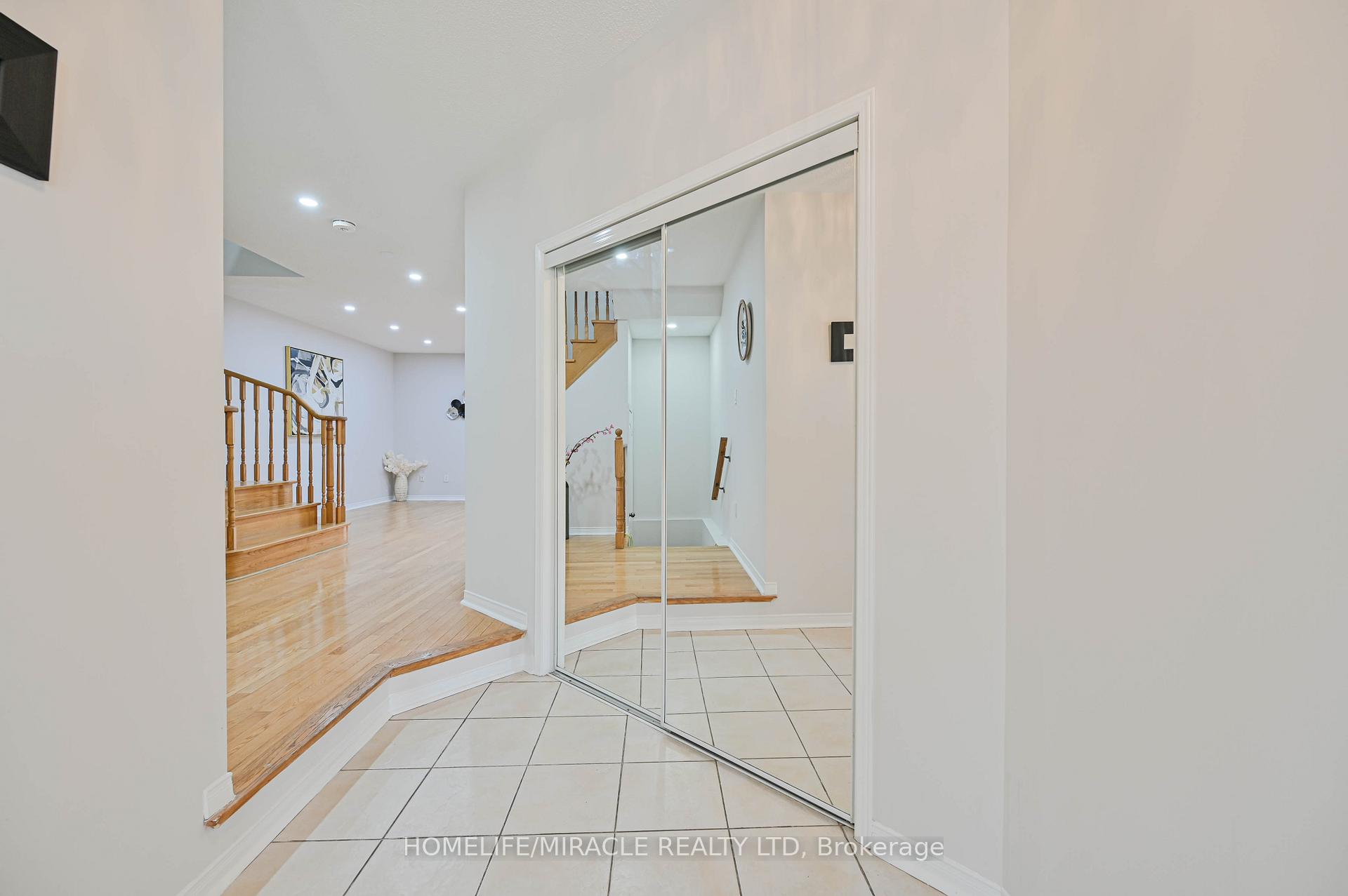 Photo 9 of 29 Spicebush Terrace, Brampton, Credit Valley — HOMEH