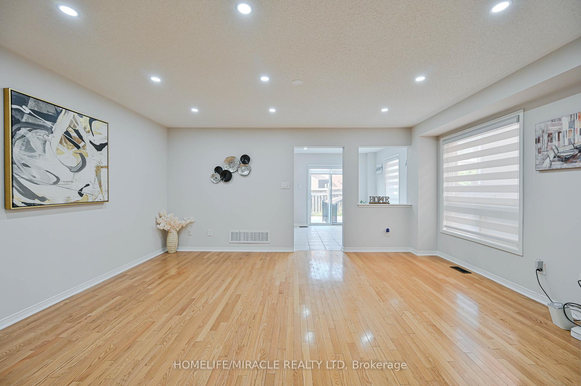 Photo 6 of 29 Spicebush Terrace, Brampton, Credit Valley — HOMEH