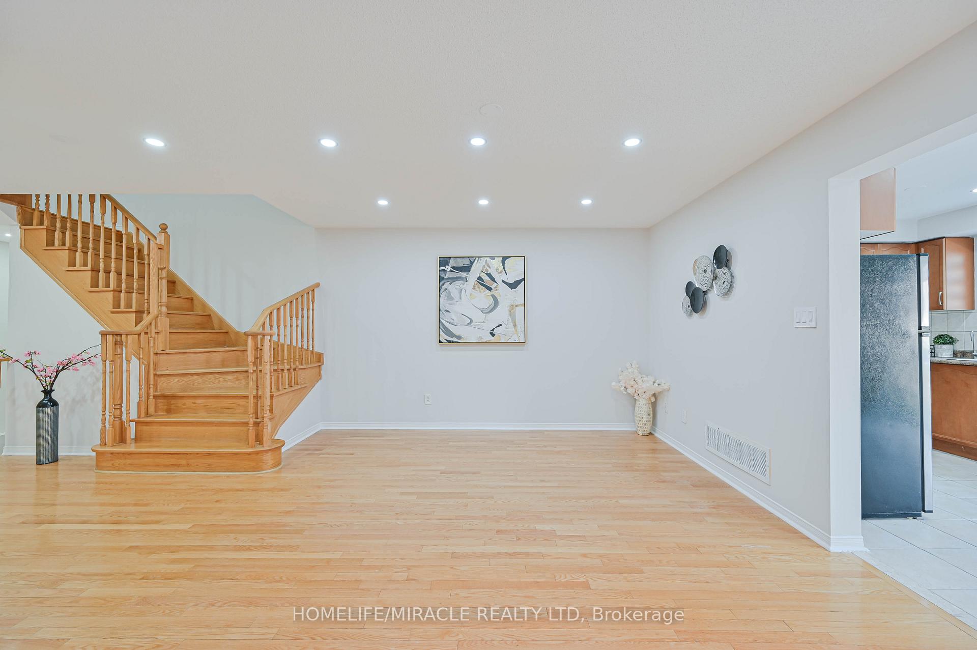 Photo 5 of 29 Spicebush Terrace, Brampton, Credit Valley — HOMEH
