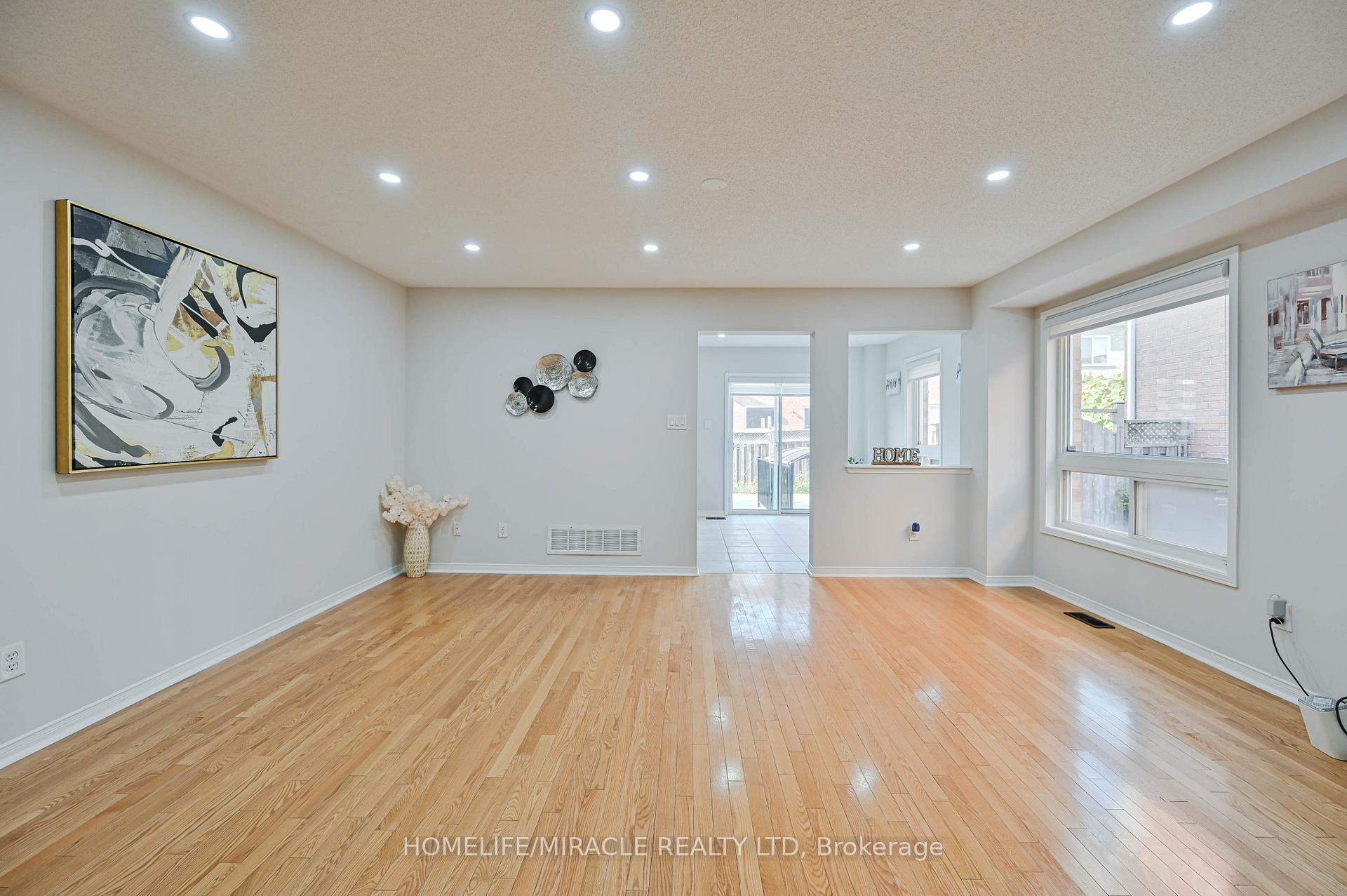 Photo 12 of 29 Spicebush Terrace, Brampton, Credit Valley — HOMEH