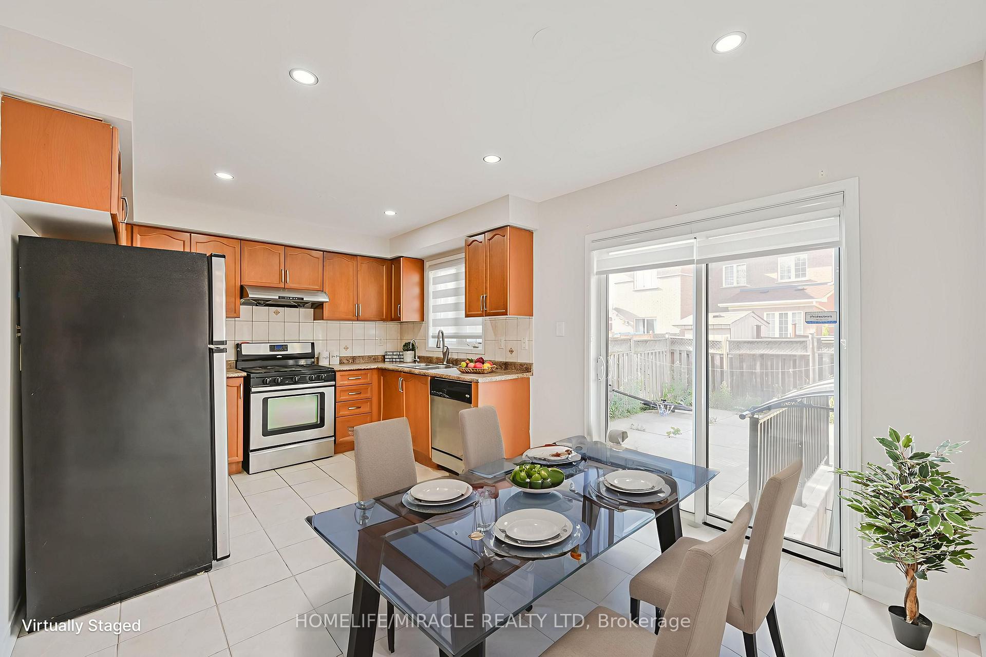 Photo 23 of 29 Spicebush Terrace, Brampton, Credit Valley — HOMEH