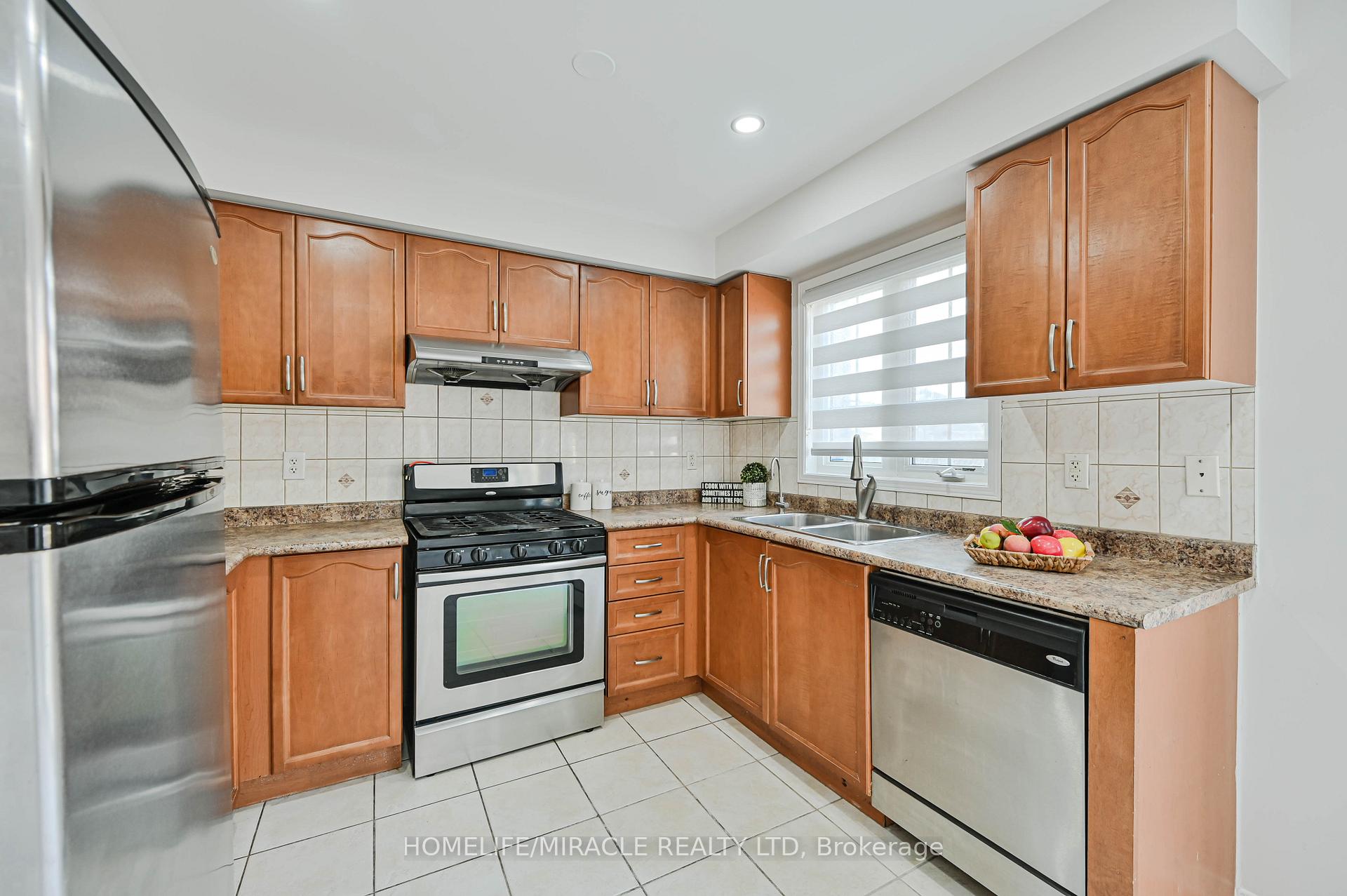 Photo 35 of 29 Spicebush Terrace, Brampton, Credit Valley — HOMEH
