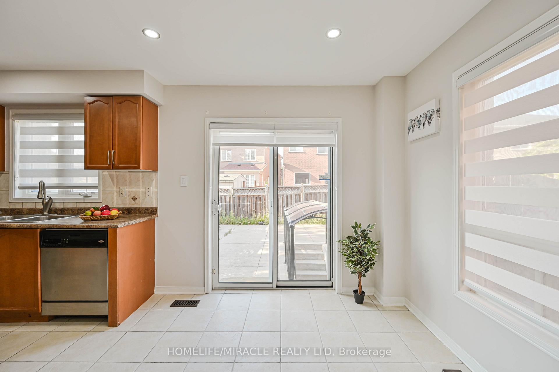 Photo 17 of 29 Spicebush Terrace, Brampton, Credit Valley — HOMEH