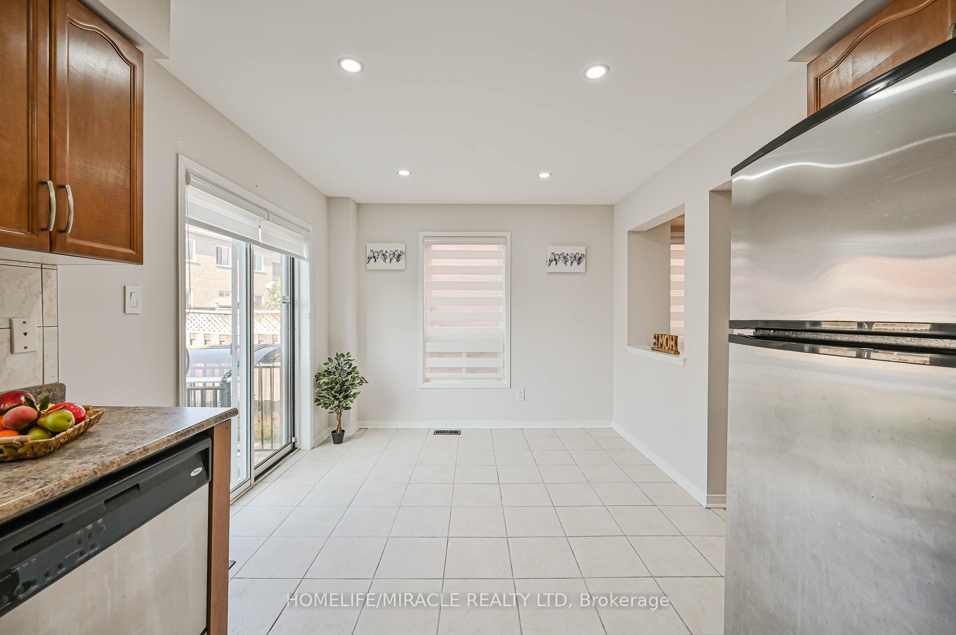 Photo 14 of 29 Spicebush Terrace, Brampton, Credit Valley — HOMEH