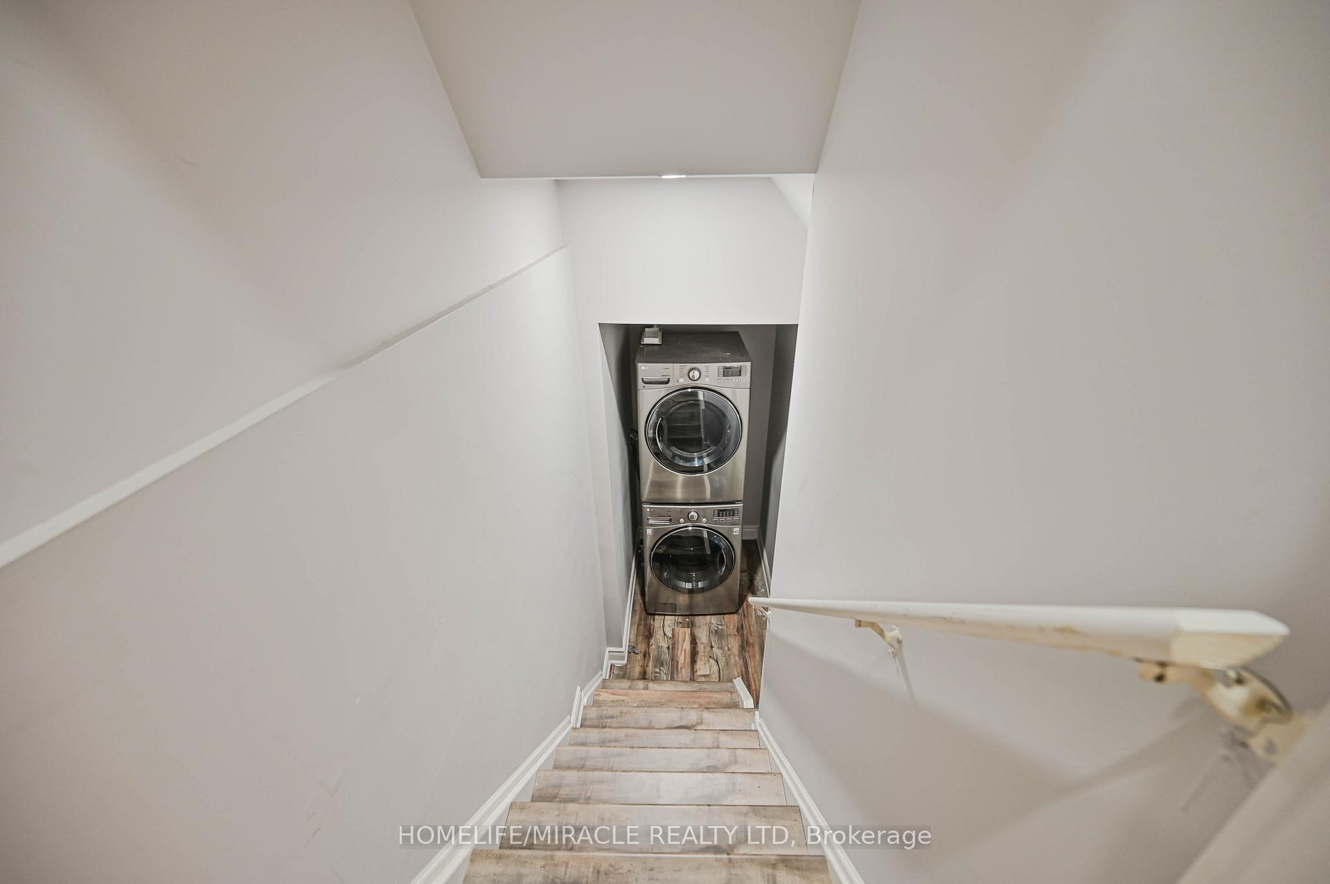 Photo 26 of 29 Spicebush Terrace, Brampton, Credit Valley — HOMEH