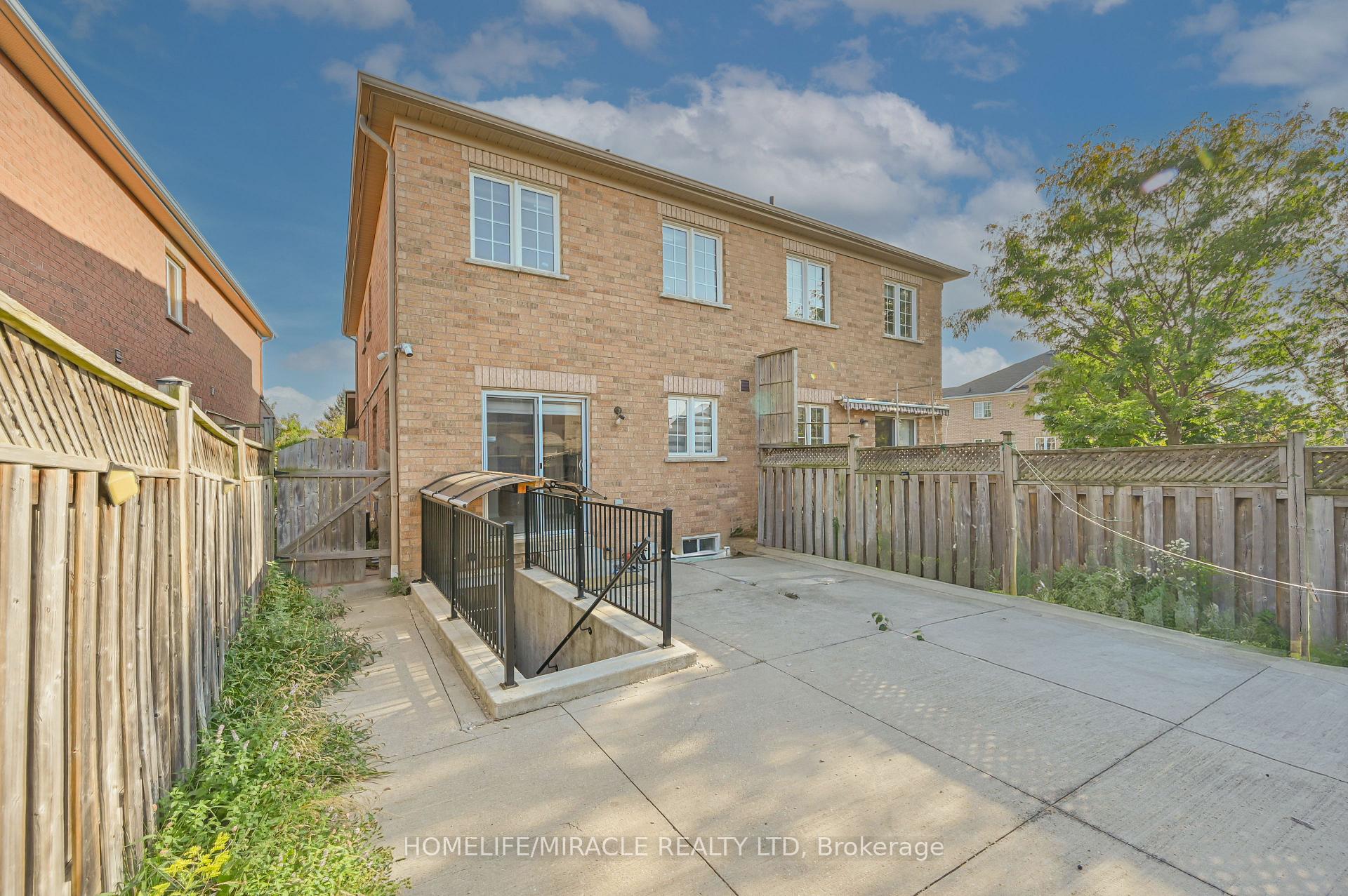 Photo 32 of 29 Spicebush Terrace, Brampton, Credit Valley — HOMEH