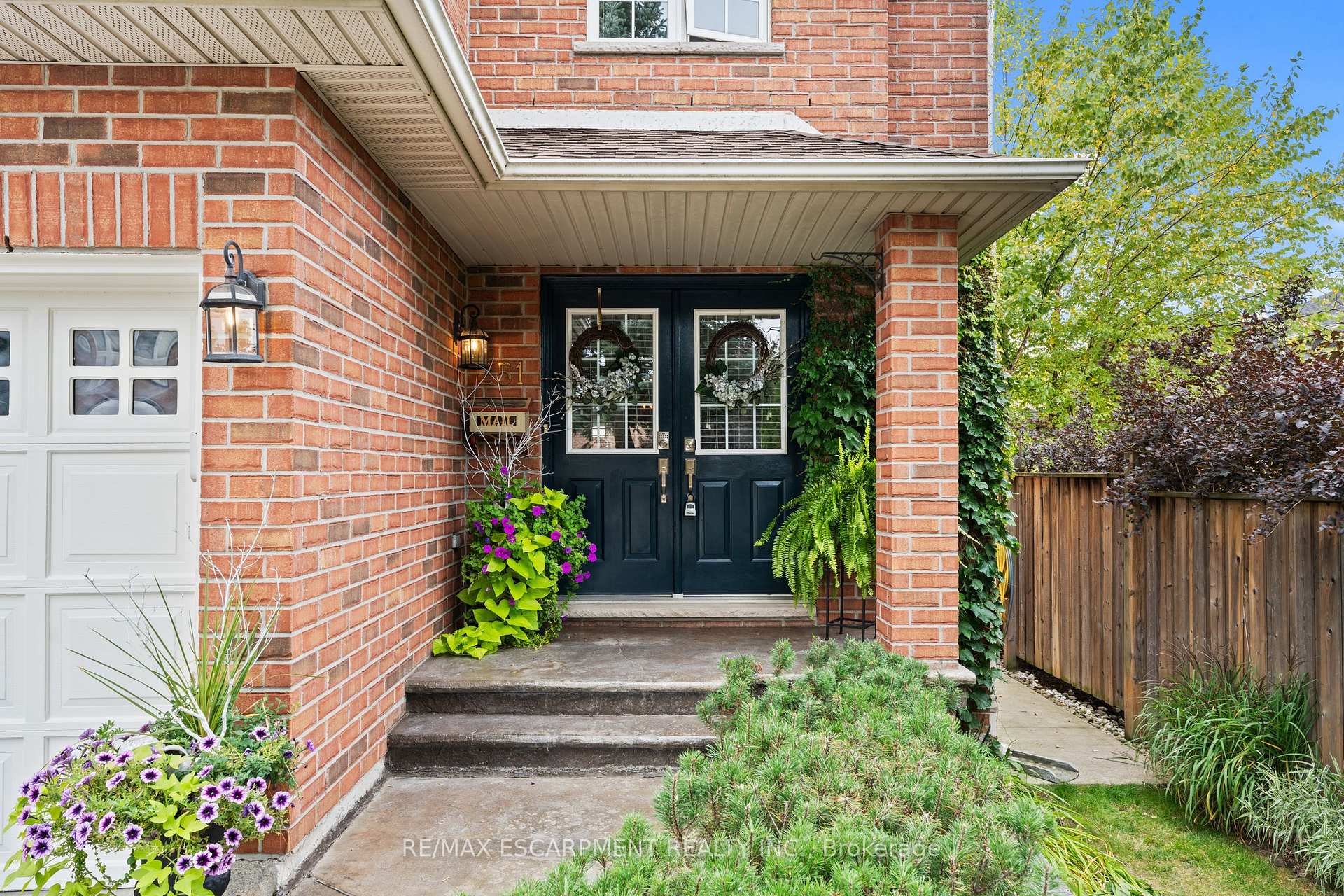 Photo 3 of 251 Hawkswood Trail, Hamilton, Carpenter — HOMEH