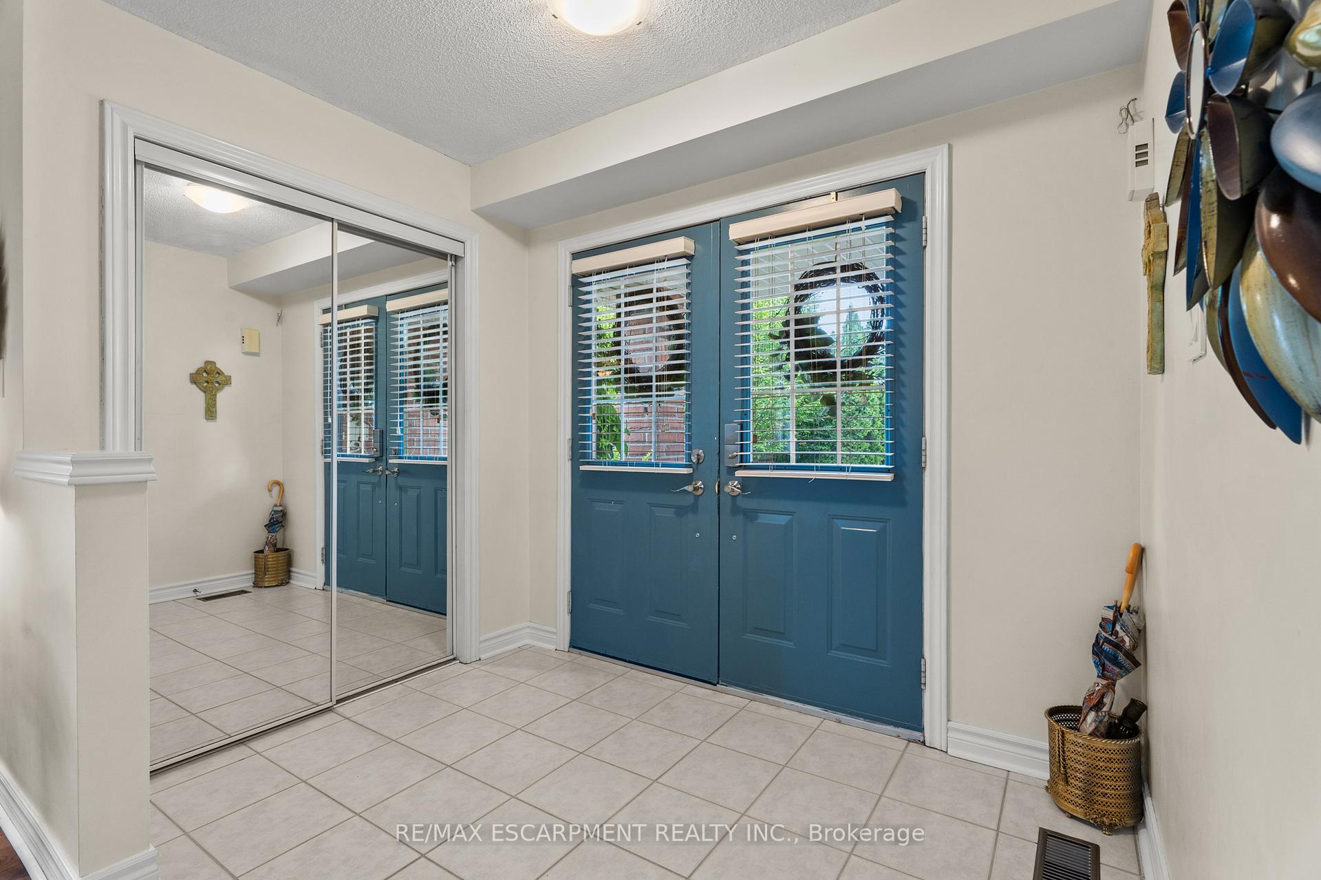 Photo 2 of 251 Hawkswood Trail, Hamilton, Carpenter — HOMEH