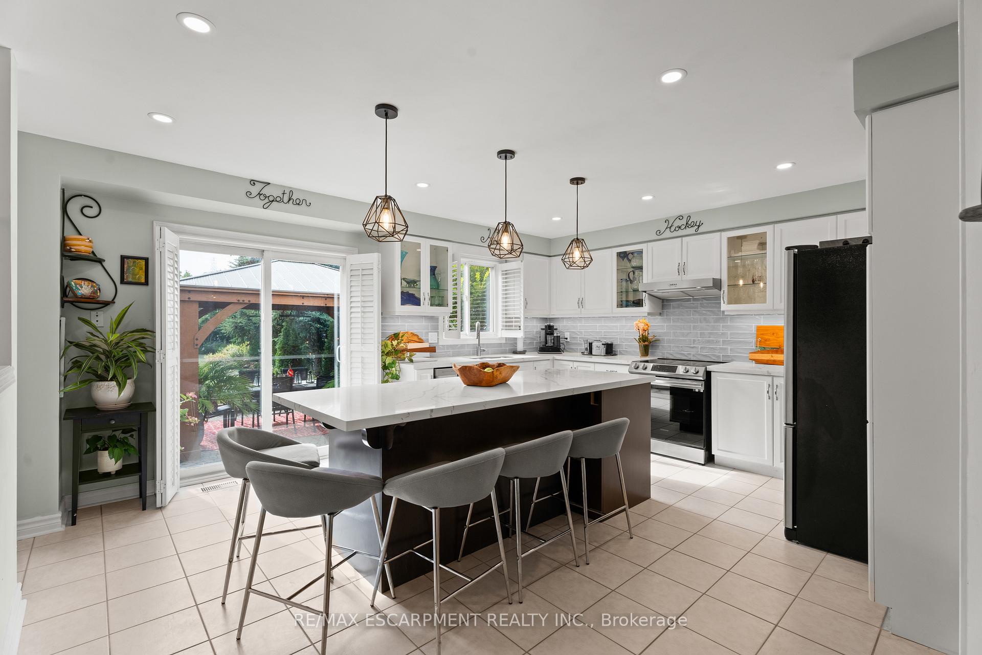 Photo 9 of 251 Hawkswood Trail, Hamilton, Carpenter — HOMEH
