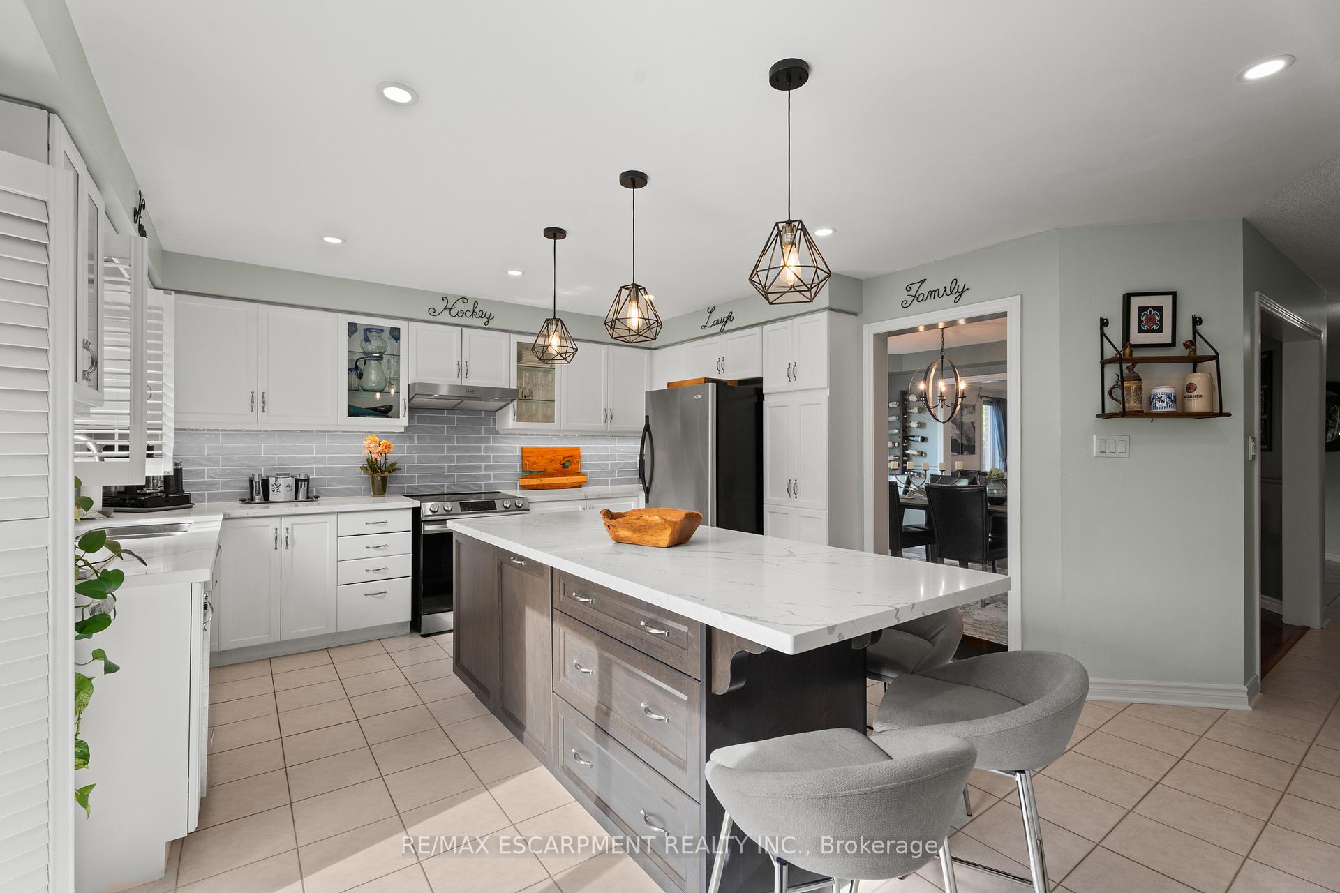 Photo 5 of 251 Hawkswood Trail, Hamilton, Carpenter — HOMEH