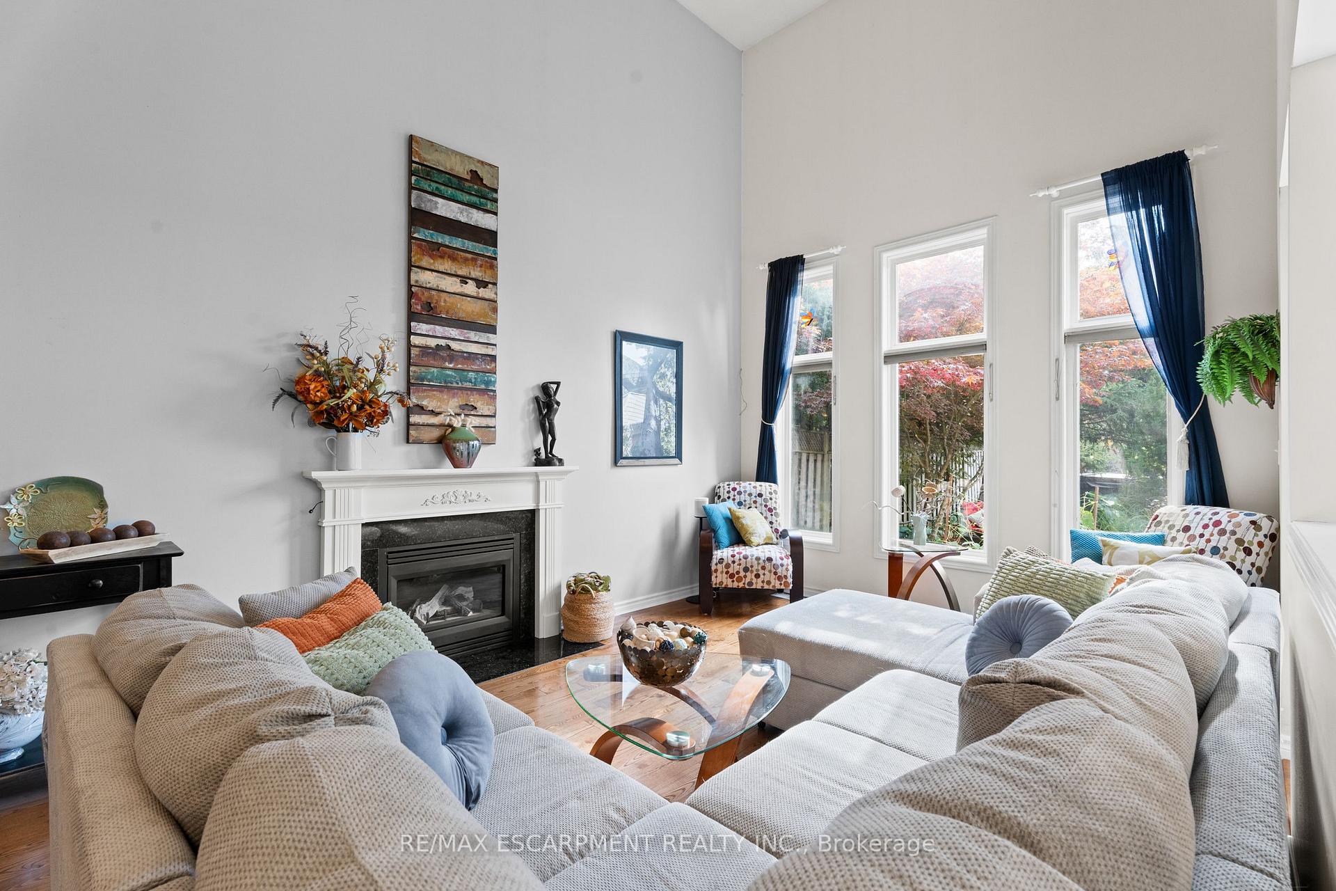 Photo 10 of 251 Hawkswood Trail, Hamilton, Carpenter — HOMEH