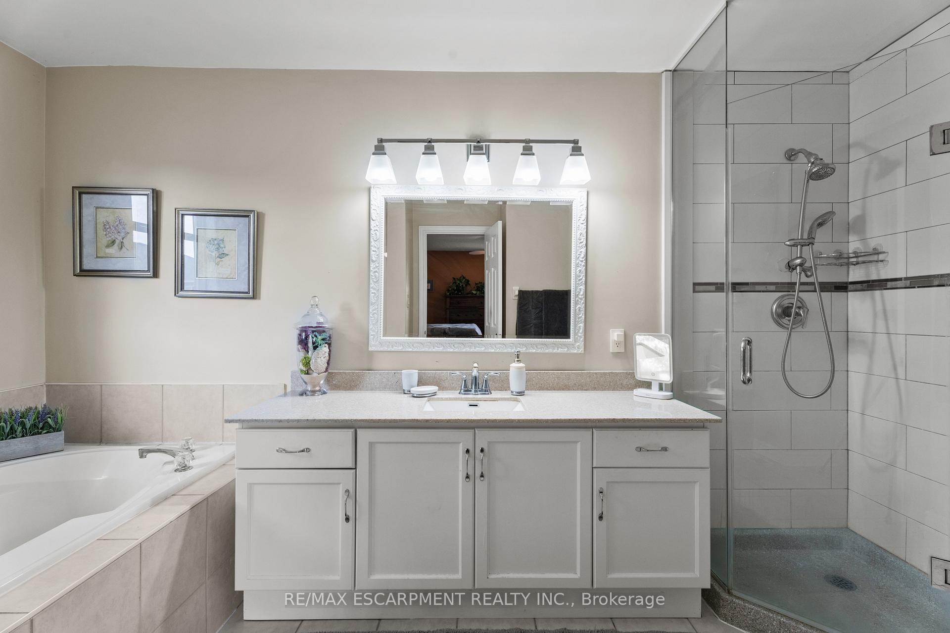 Photo 11 of 251 Hawkswood Trail, Hamilton, Carpenter — HOMEH