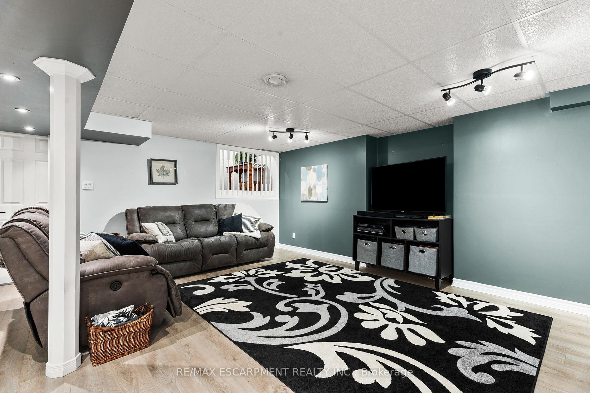 Photo 31 of 251 Hawkswood Trail, Hamilton, Carpenter — HOMEH