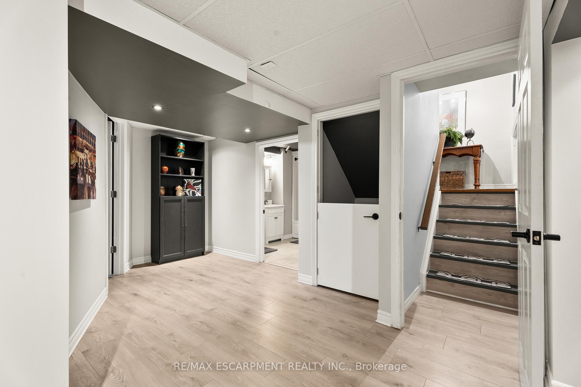 Photo 16 of 251 Hawkswood Trail, Hamilton, Carpenter — HOMEH