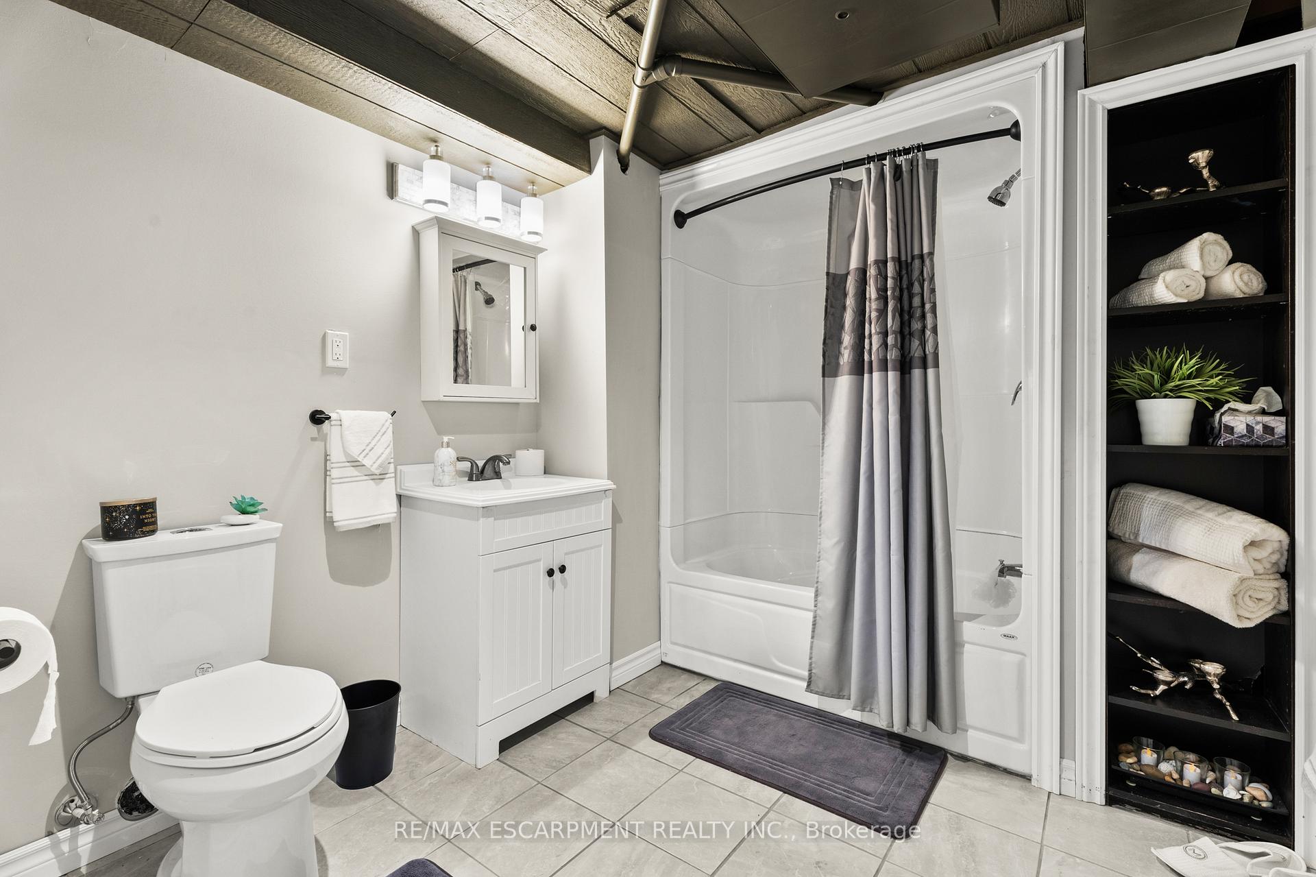 Photo 17 of 251 Hawkswood Trail, Hamilton, Carpenter — HOMEH