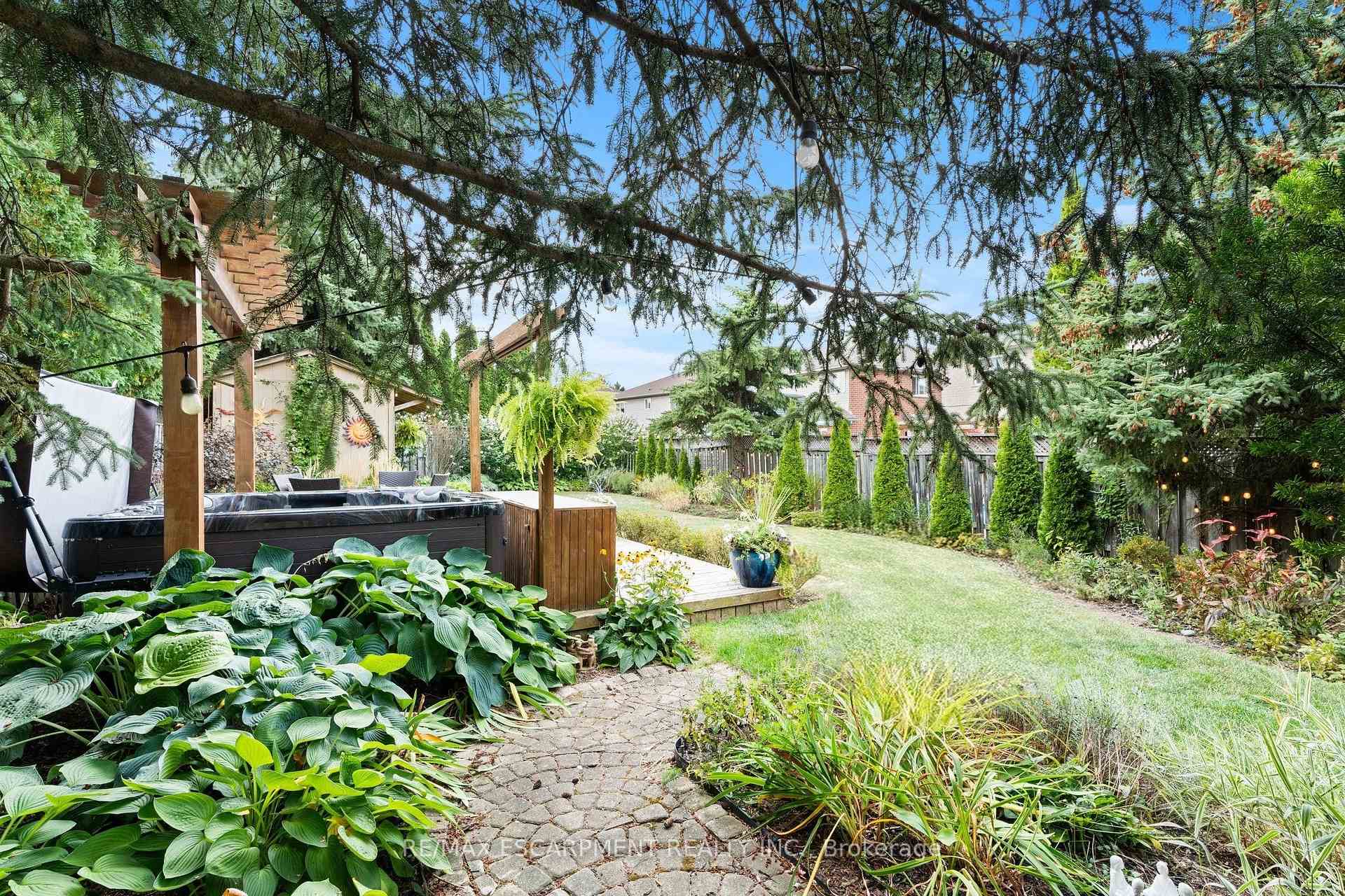 Photo 36 of 251 Hawkswood Trail, Hamilton, Carpenter — HOMEH